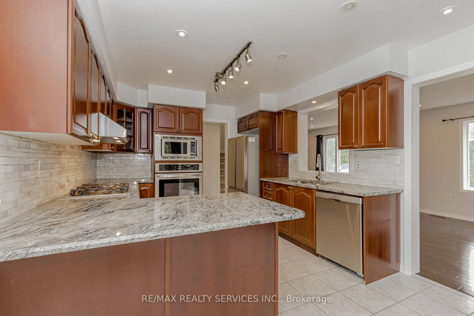 106 Narrow Valley Crescent