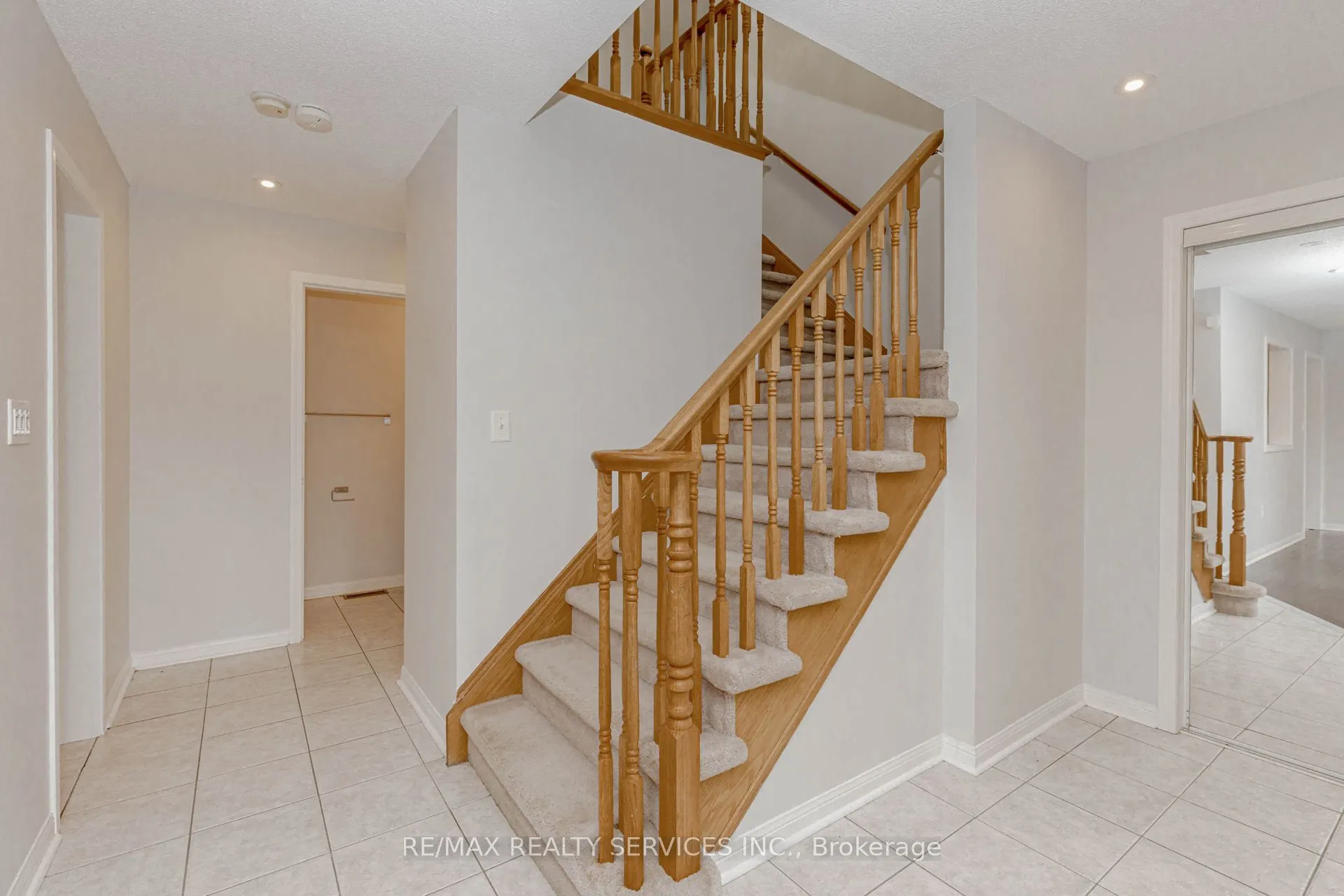 106 Narrow Valley Crescent