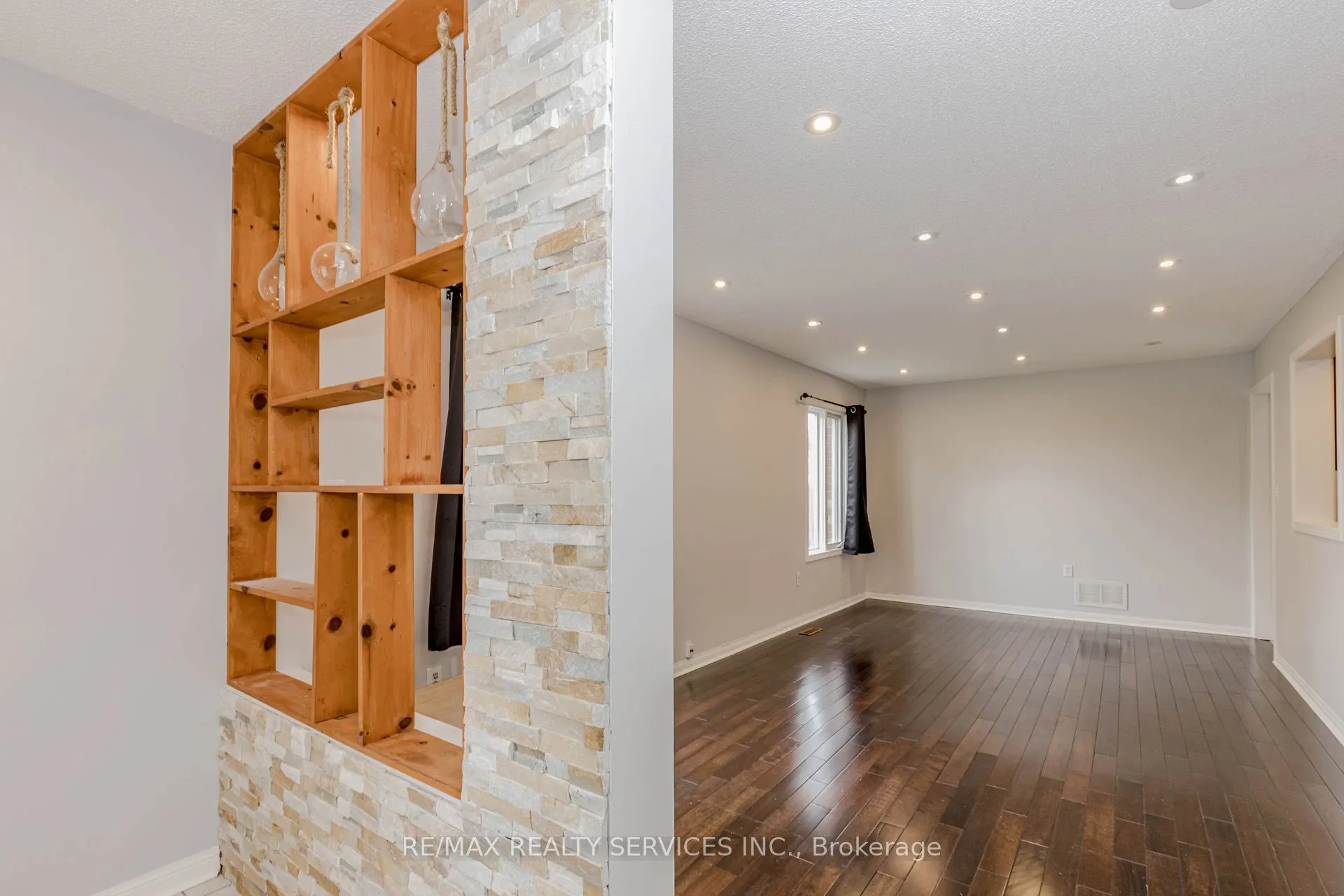 106 Narrow Valley Crescent