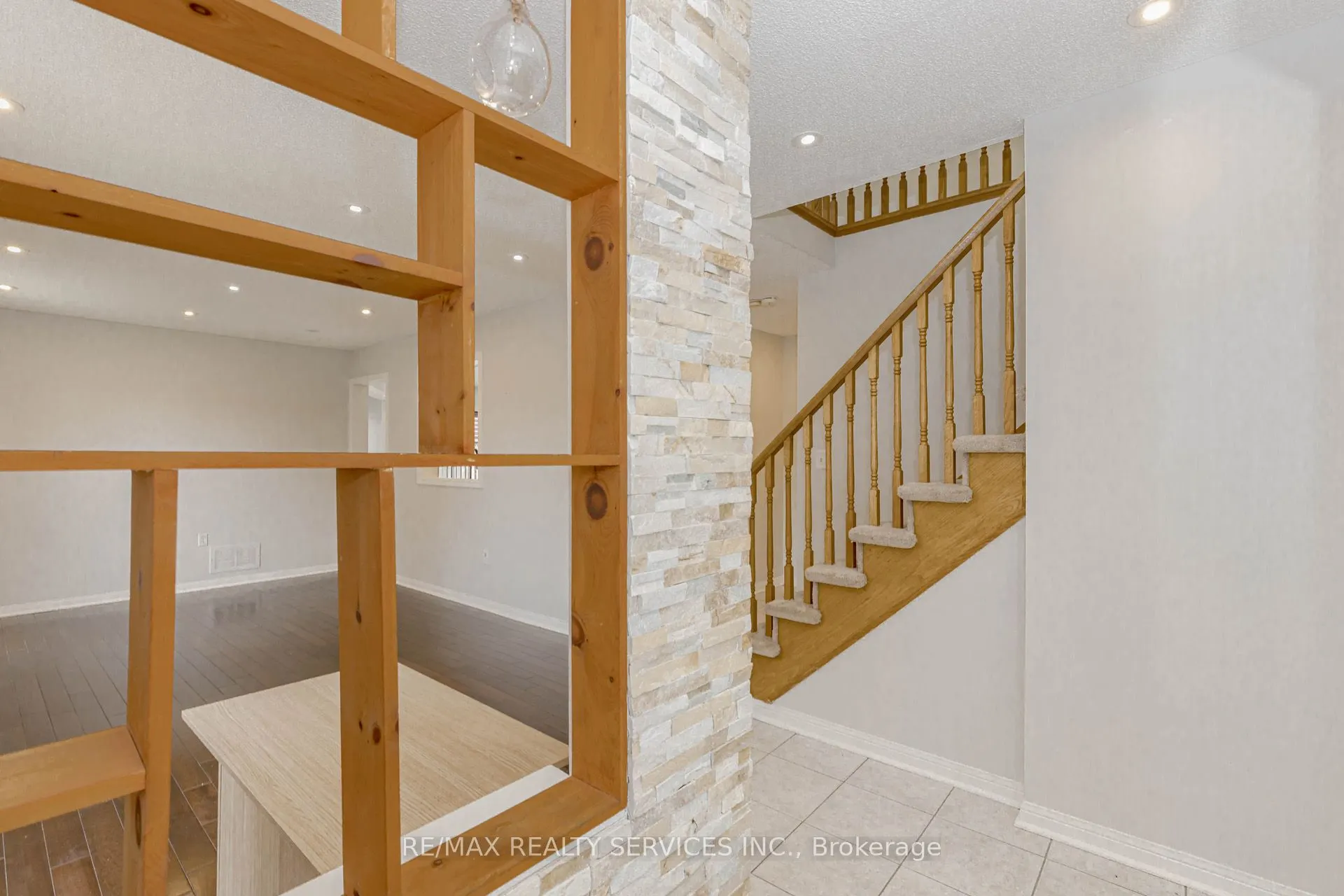 106 Narrow Valley Crescent