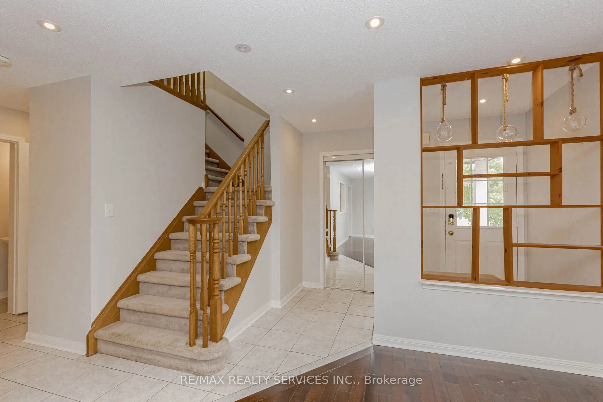 106 Narrow Valley Crescent