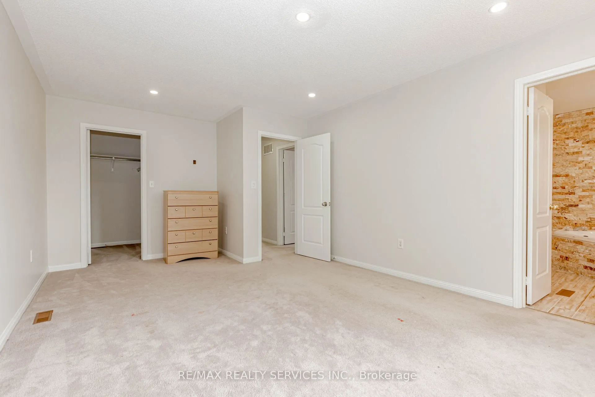 106 Narrow Valley Crescent