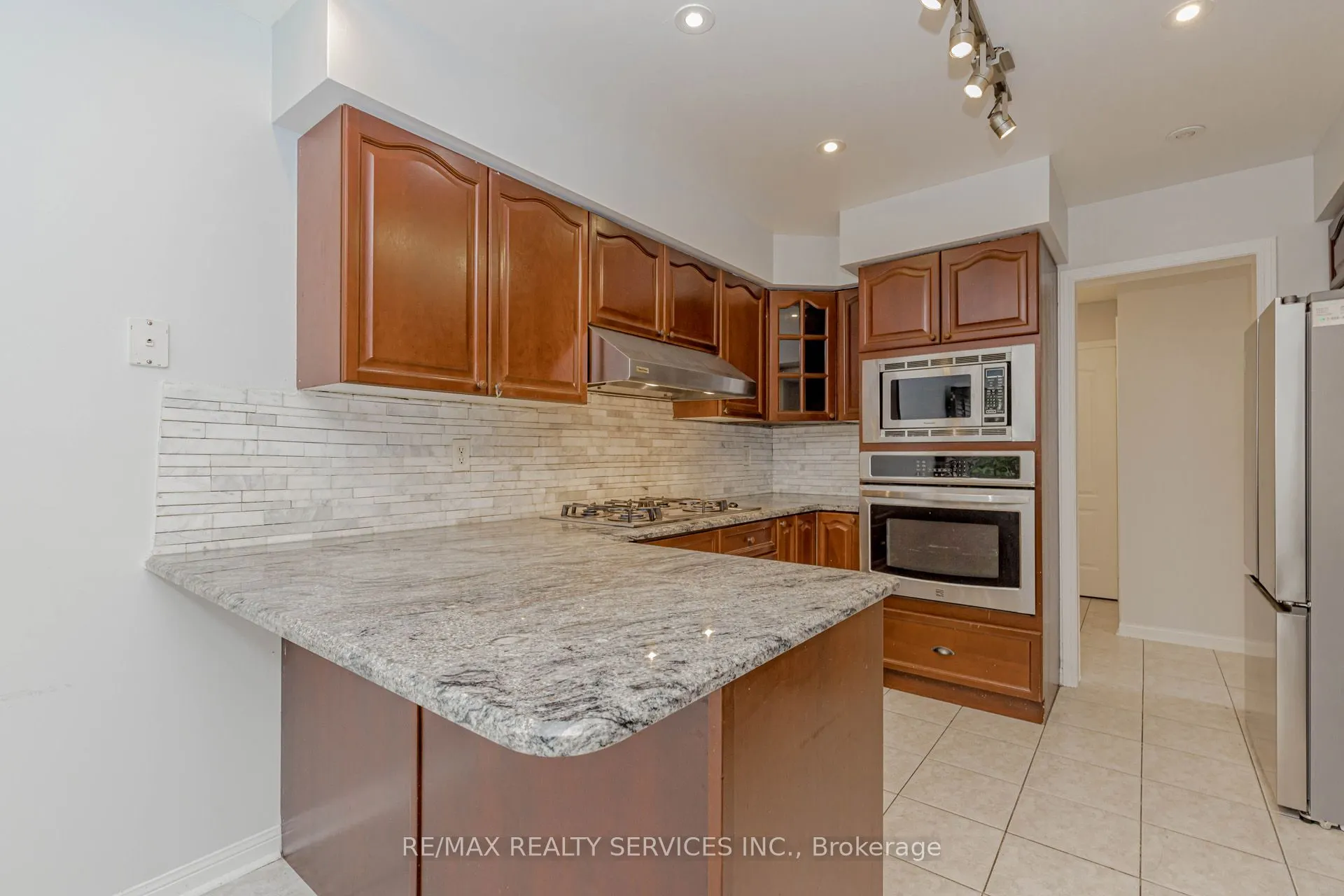 106 Narrow Valley Crescent