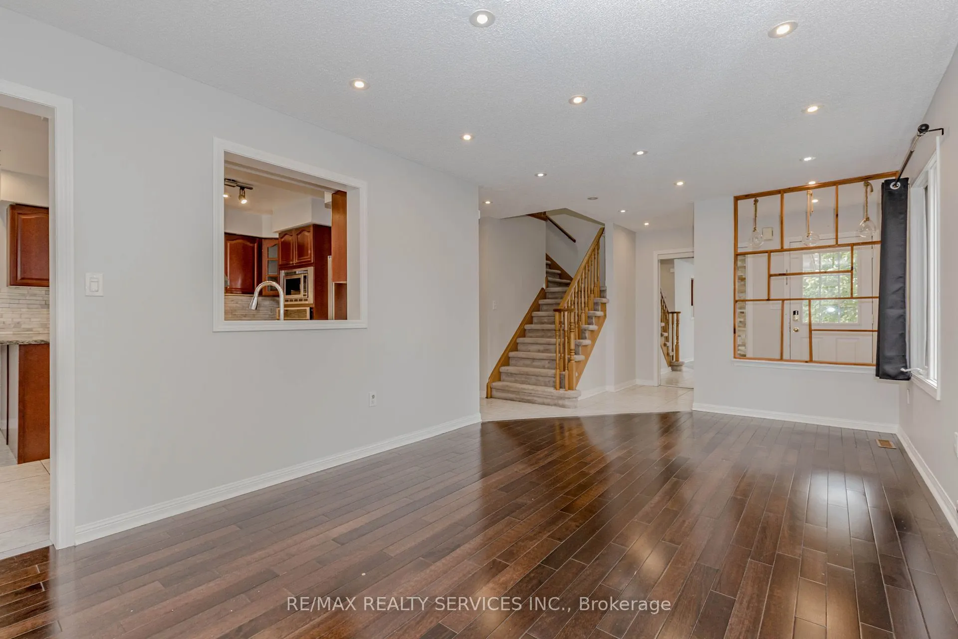 106 Narrow Valley Crescent