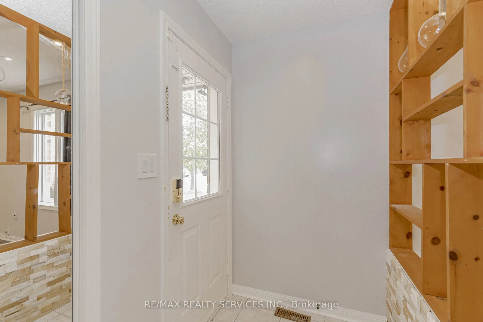 106 Narrow Valley Crescent