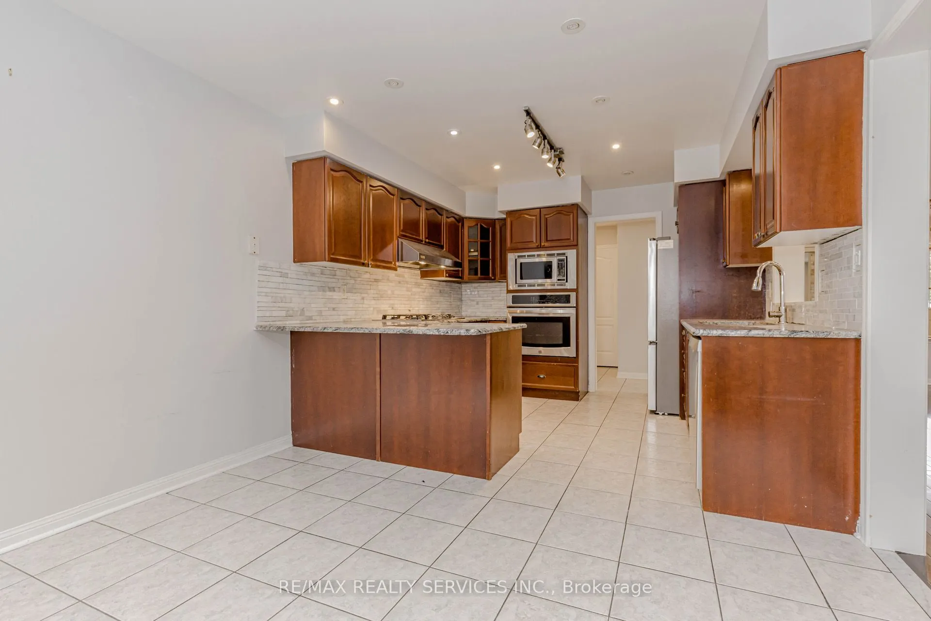 106 Narrow Valley Crescent