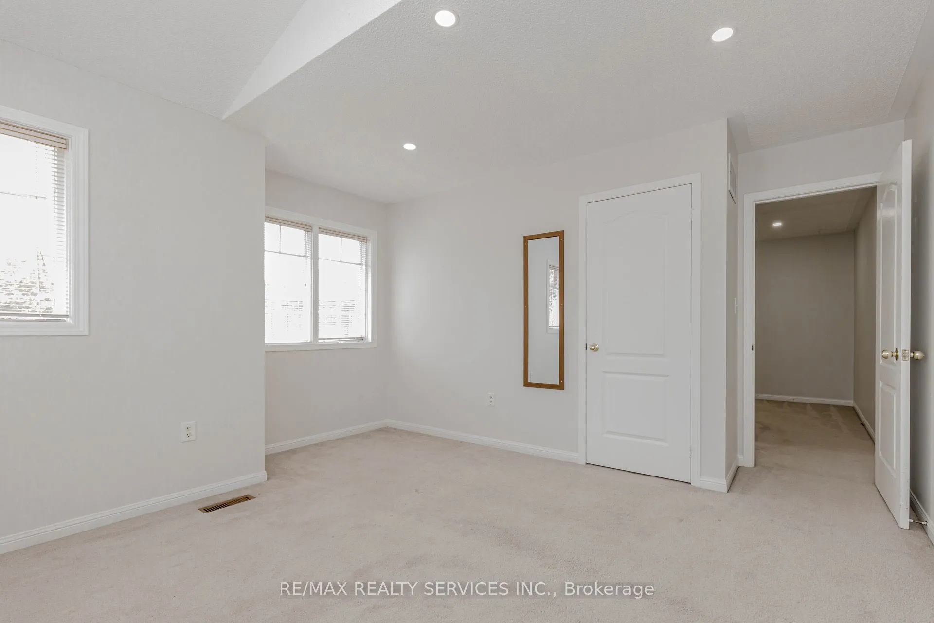 106 Narrow Valley Crescent