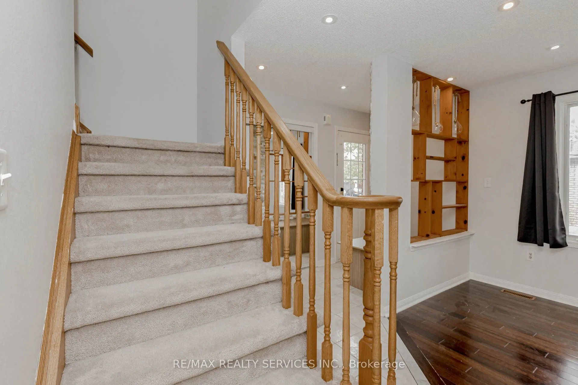 106 Narrow Valley Crescent