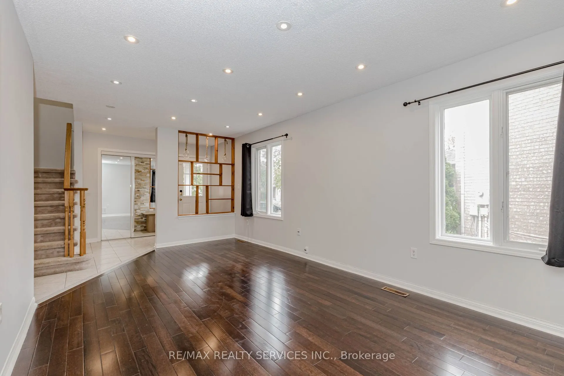 106 Narrow Valley Crescent