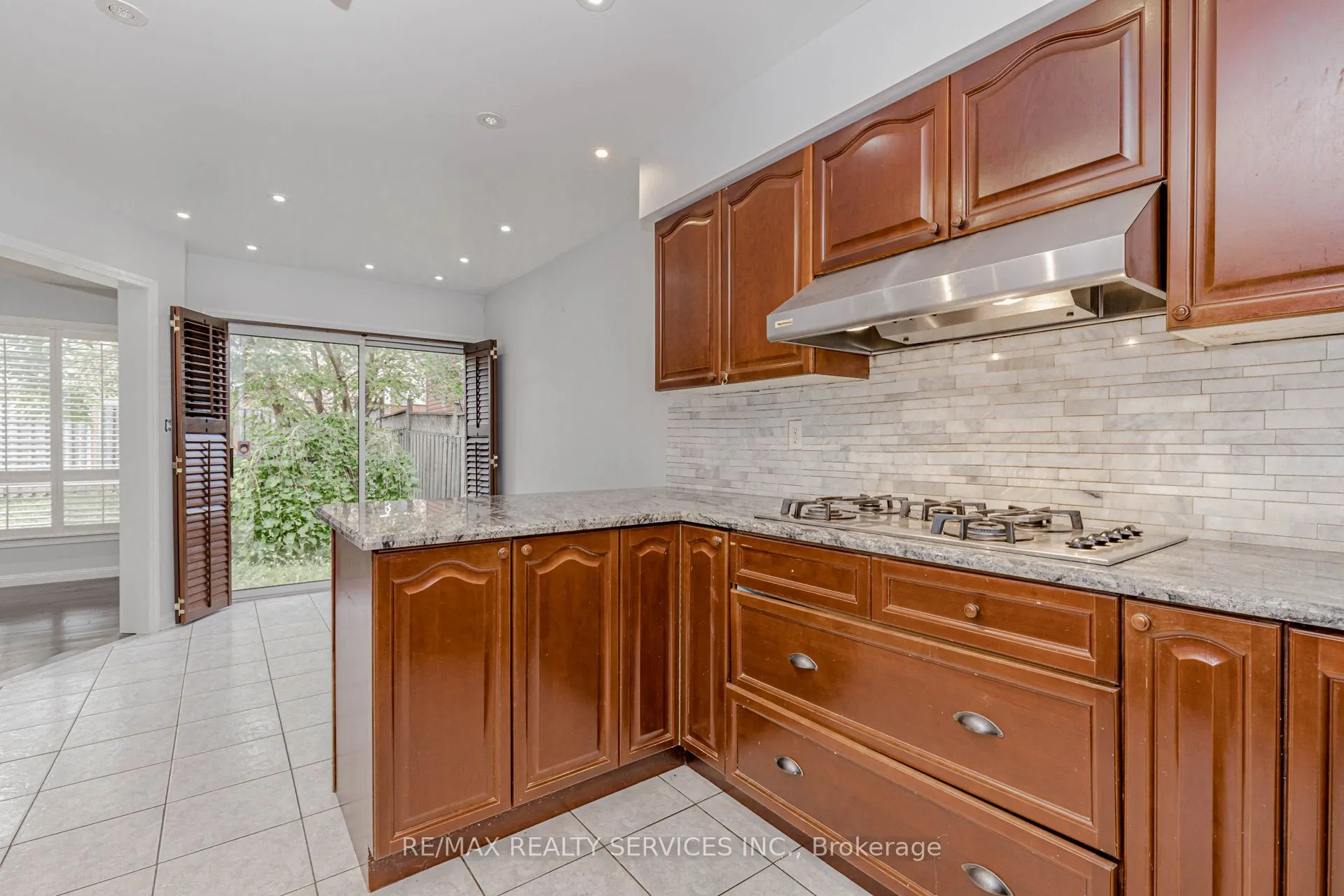 106 Narrow Valley Crescent