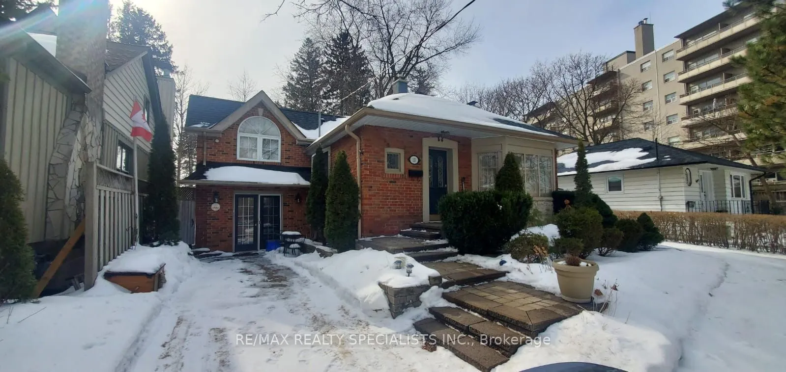 10 Maple Avenue S