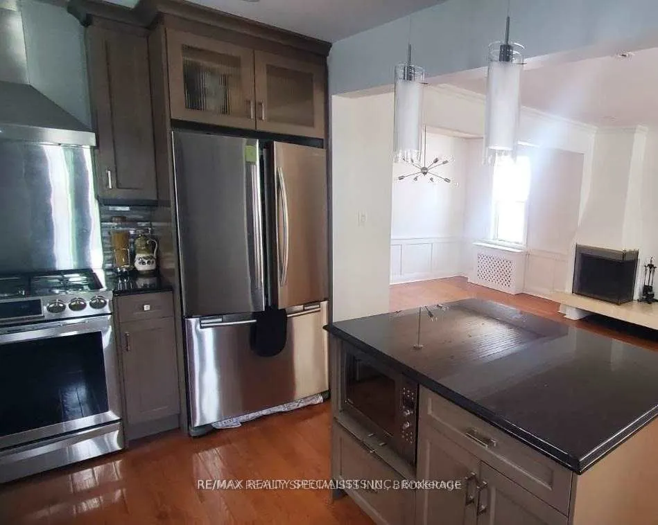 10 Maple Avenue S