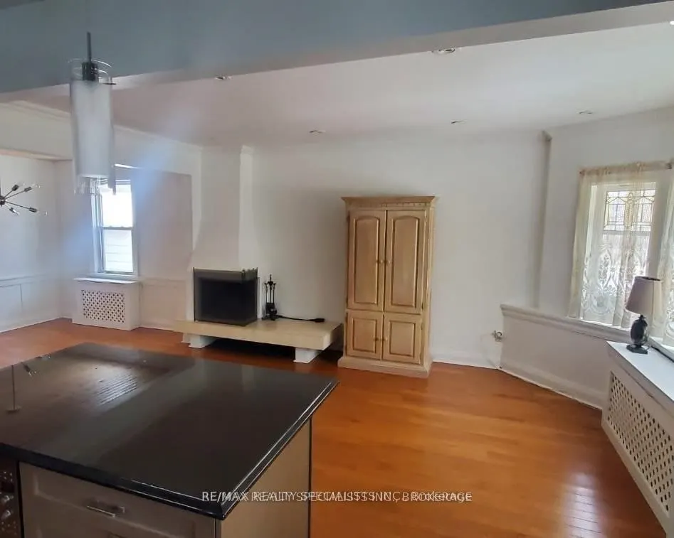 10 Maple Avenue S
