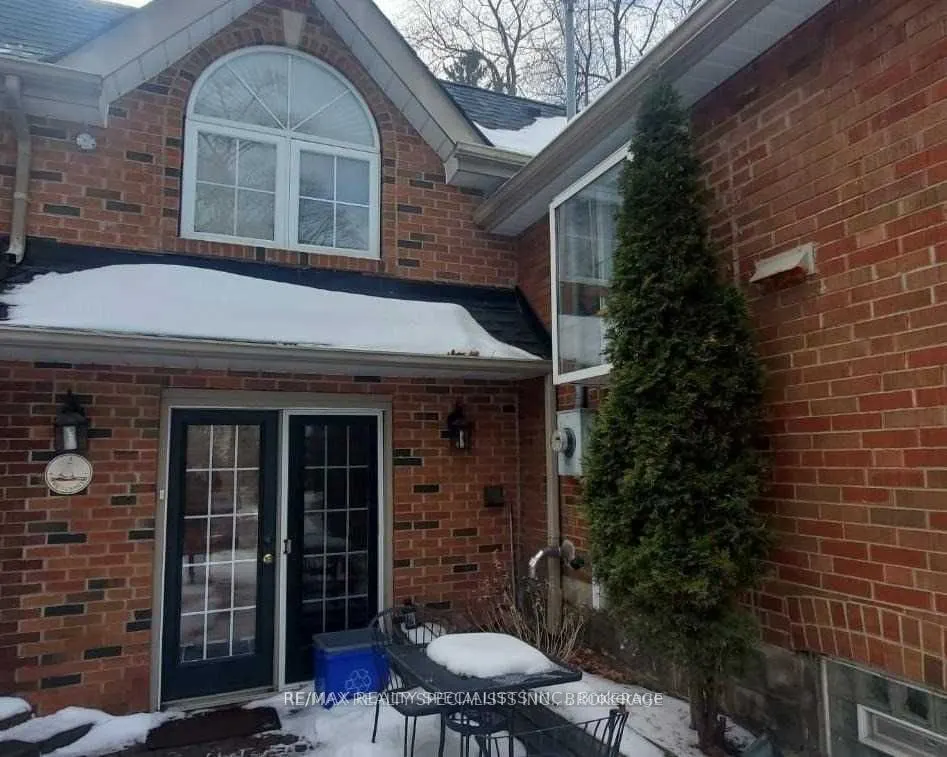10 Maple Avenue S