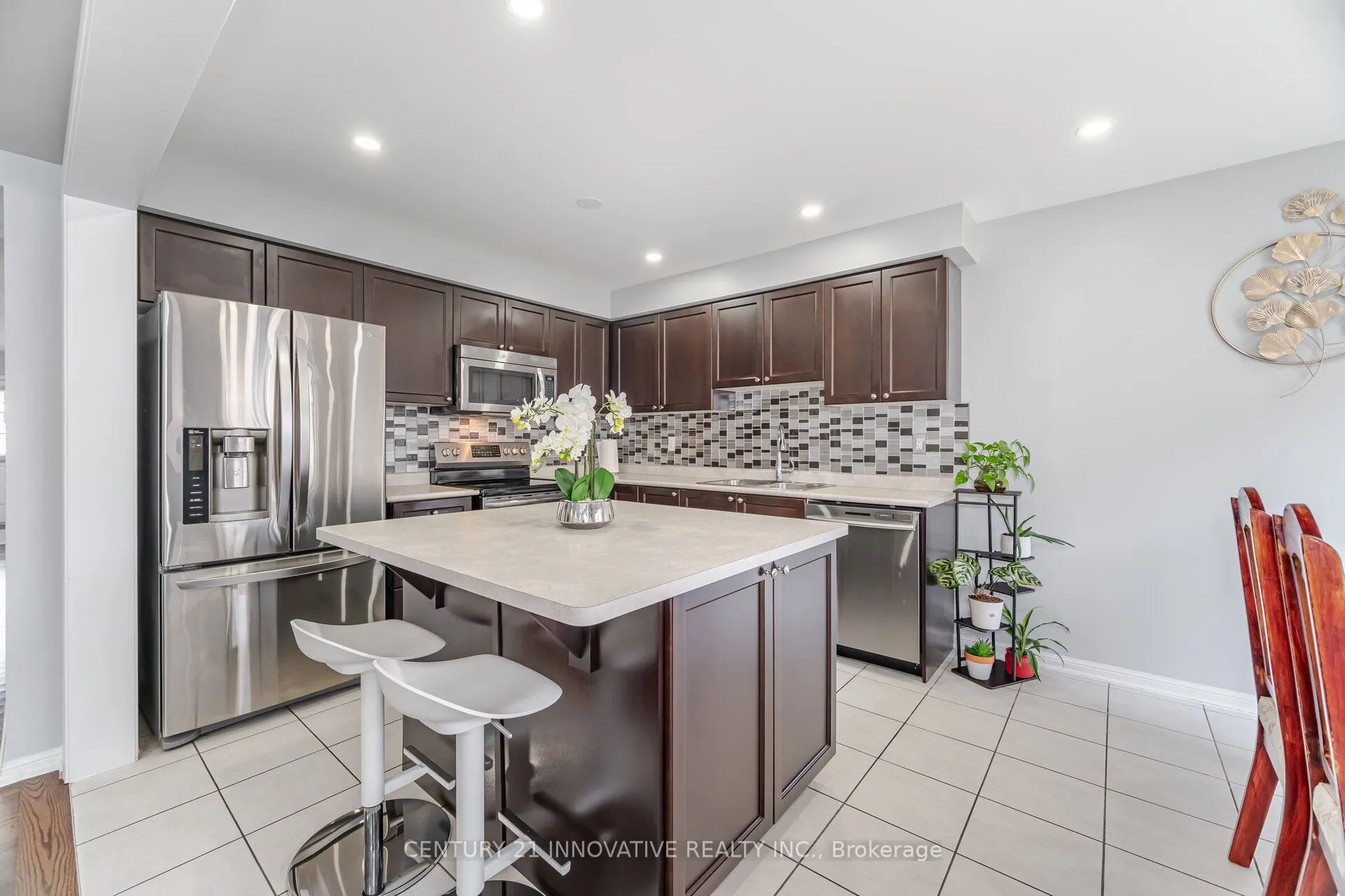 909 Asleton Boulevard