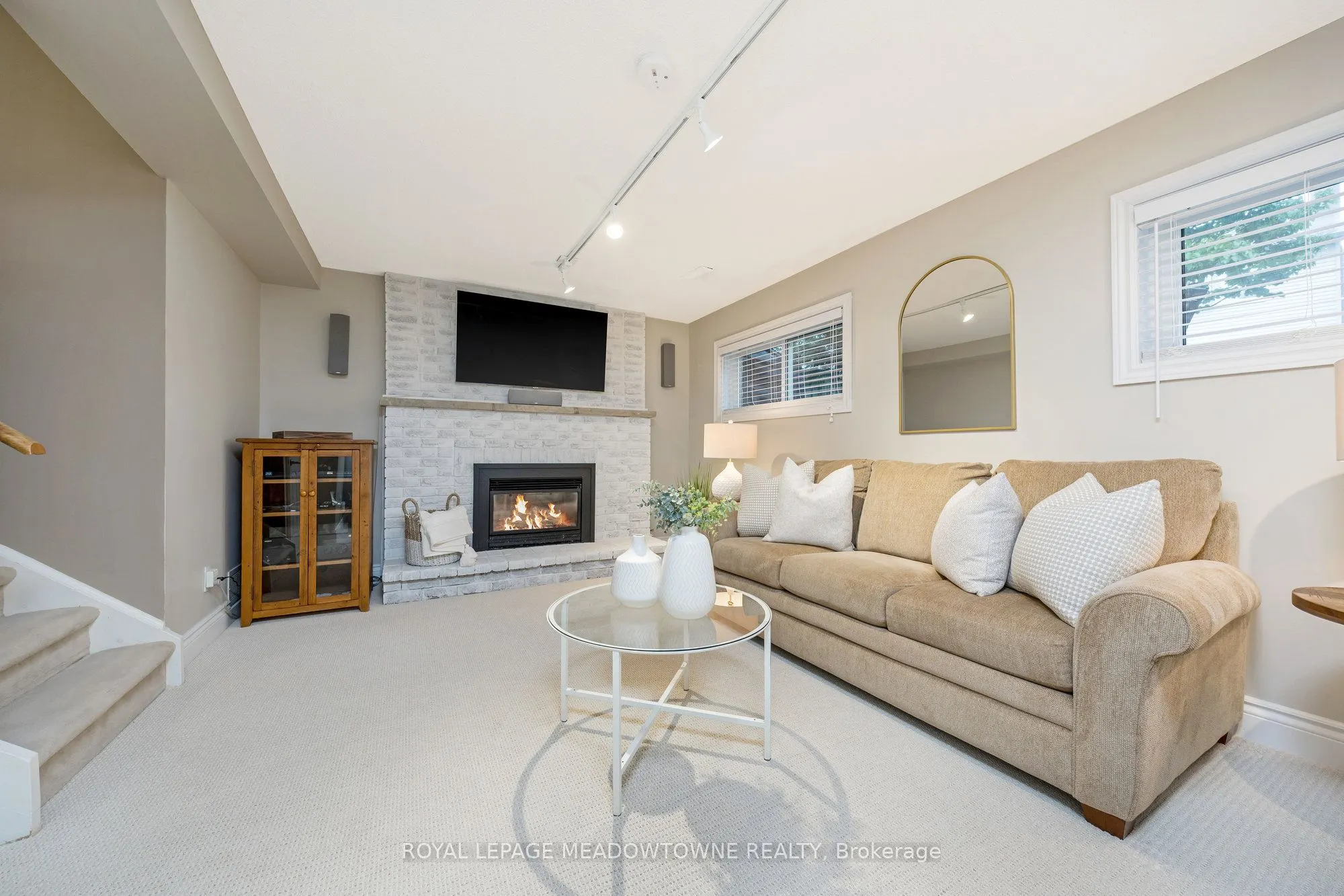 561 Hawthorne Crescent