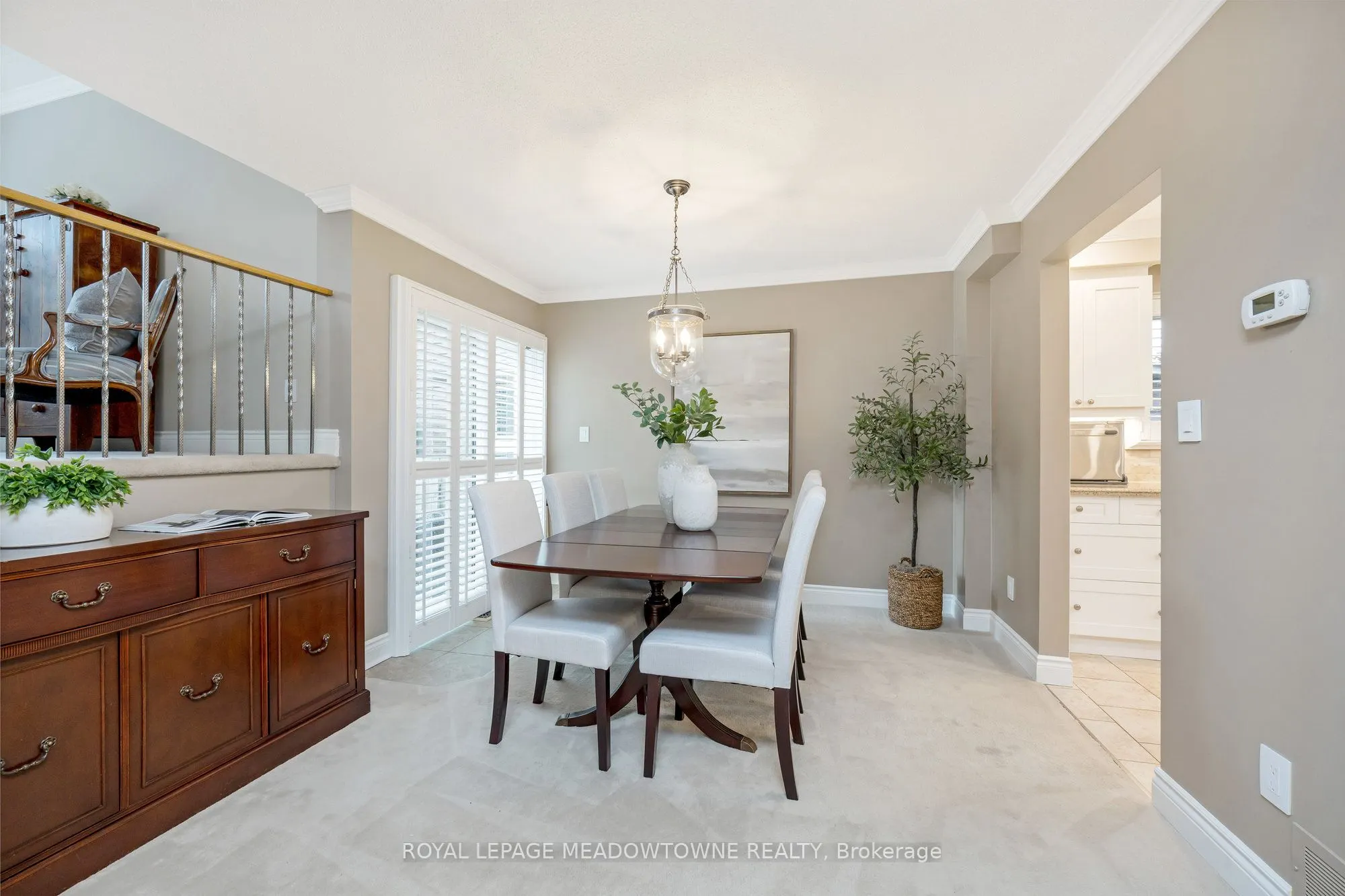 561 Hawthorne Crescent