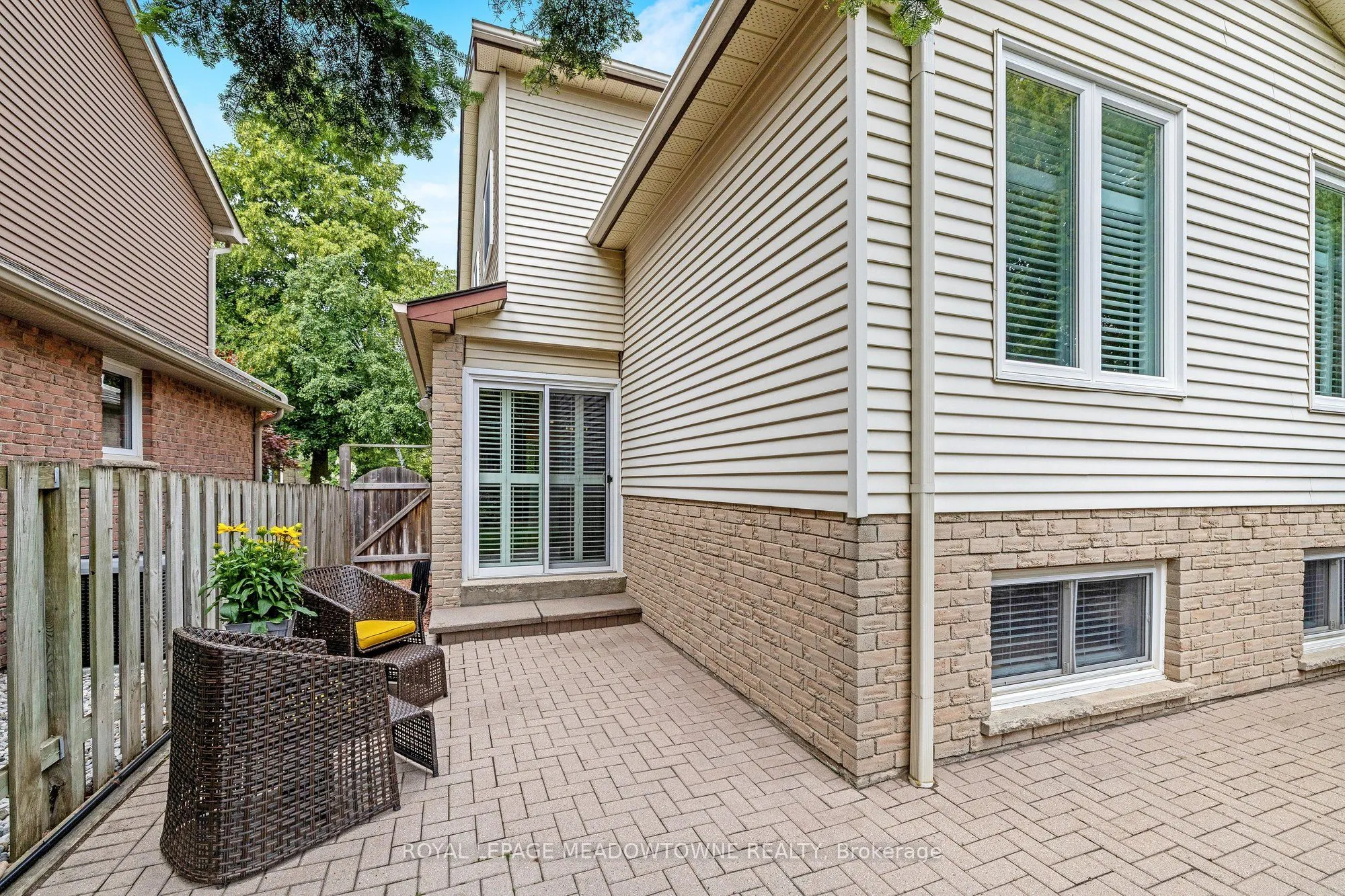 561 Hawthorne Crescent