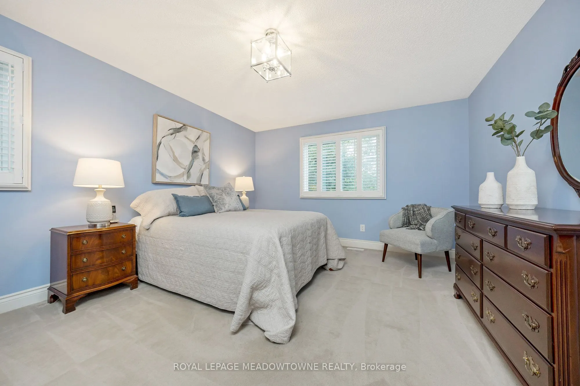 561 Hawthorne Crescent