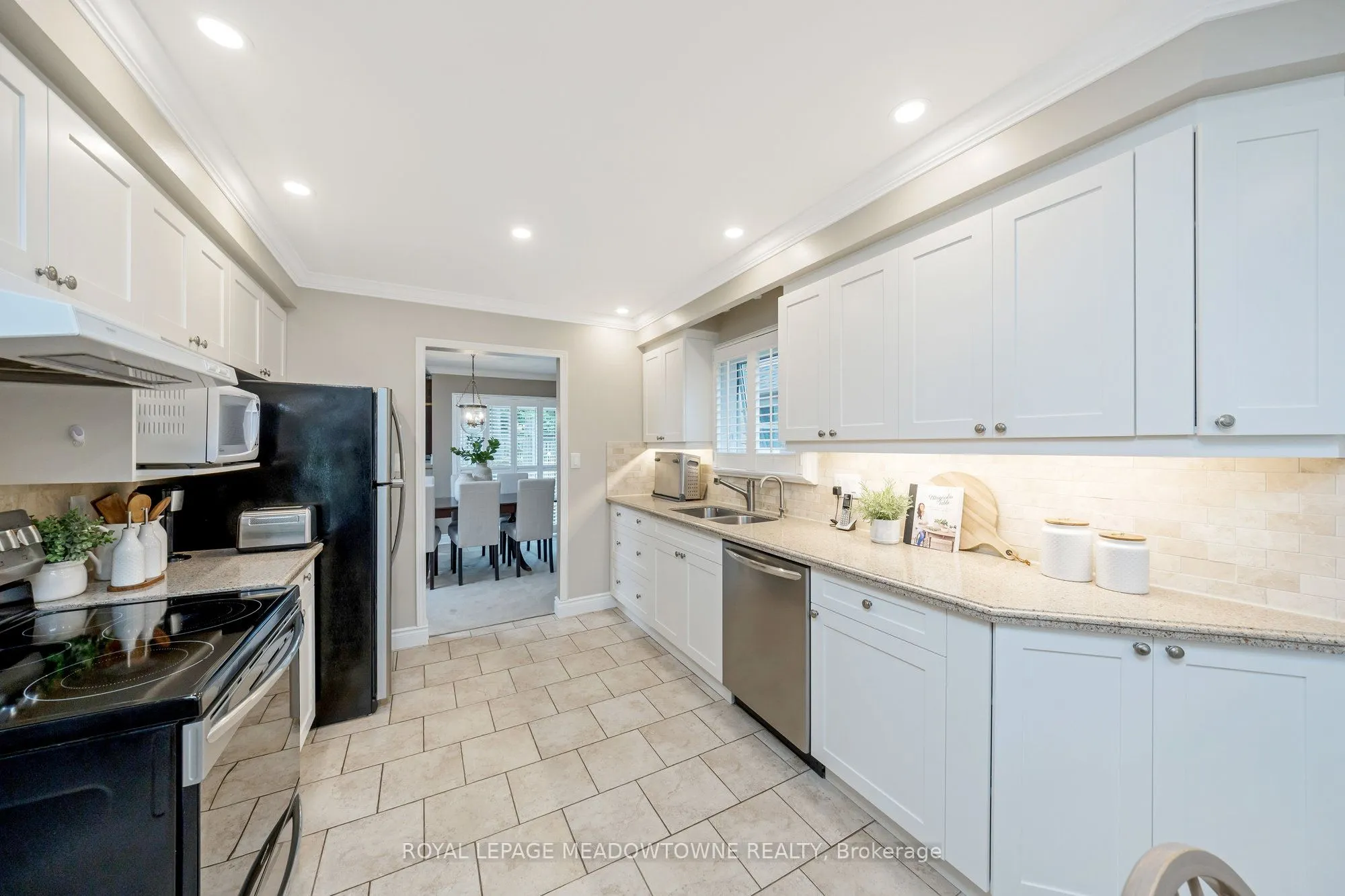 561 Hawthorne Crescent