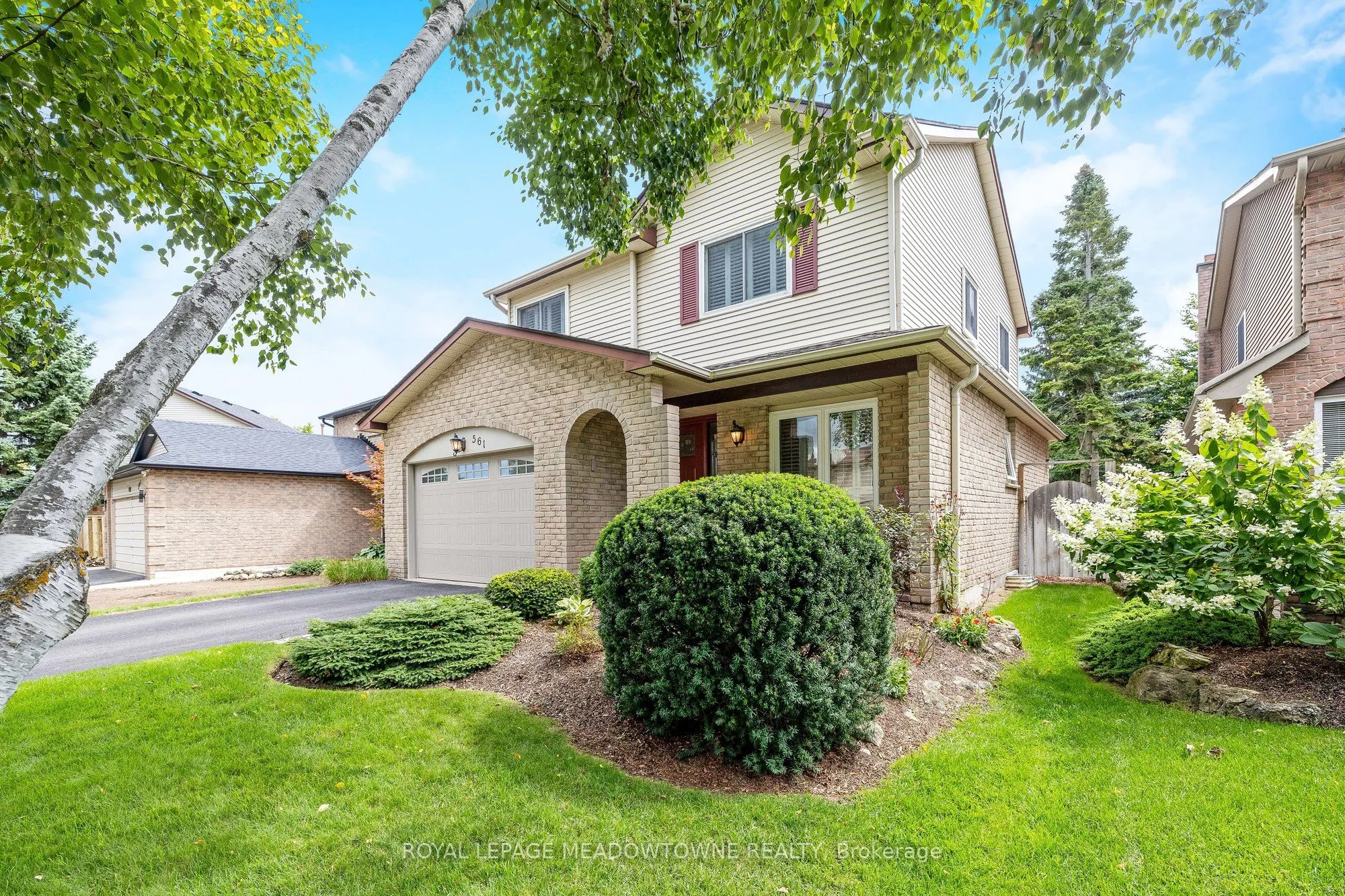 561 Hawthorne Crescent