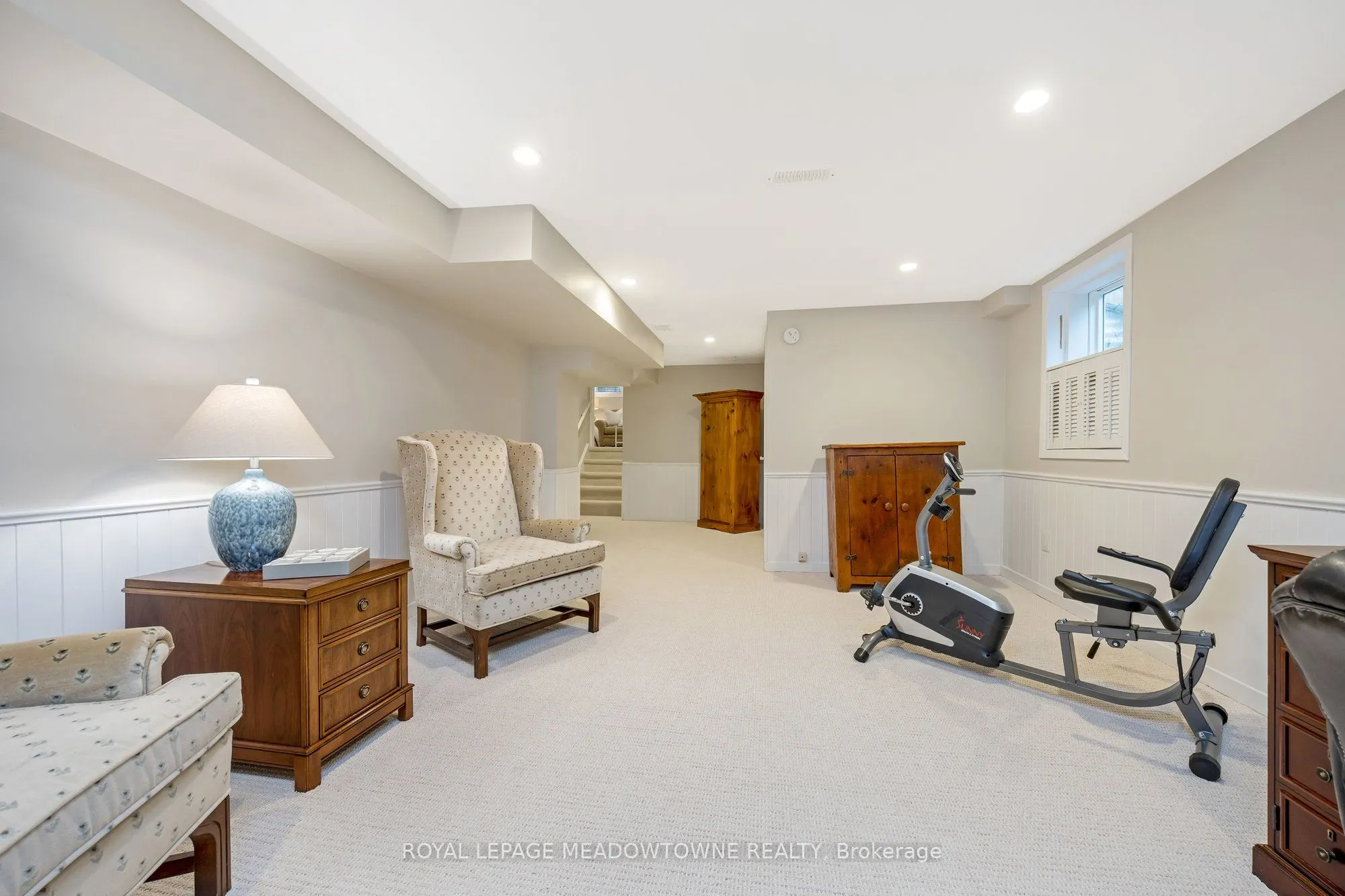 561 Hawthorne Crescent