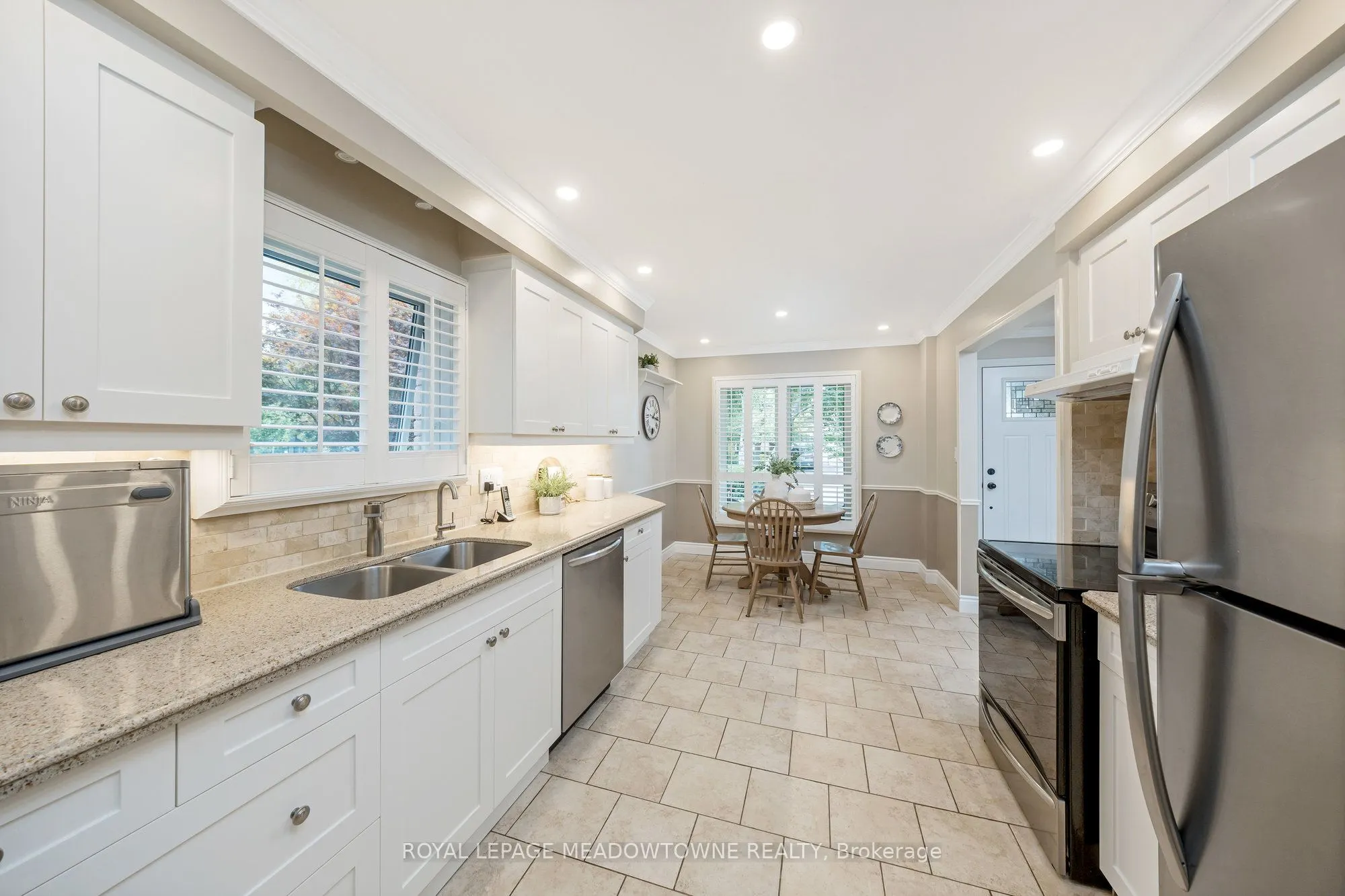 561 Hawthorne Crescent