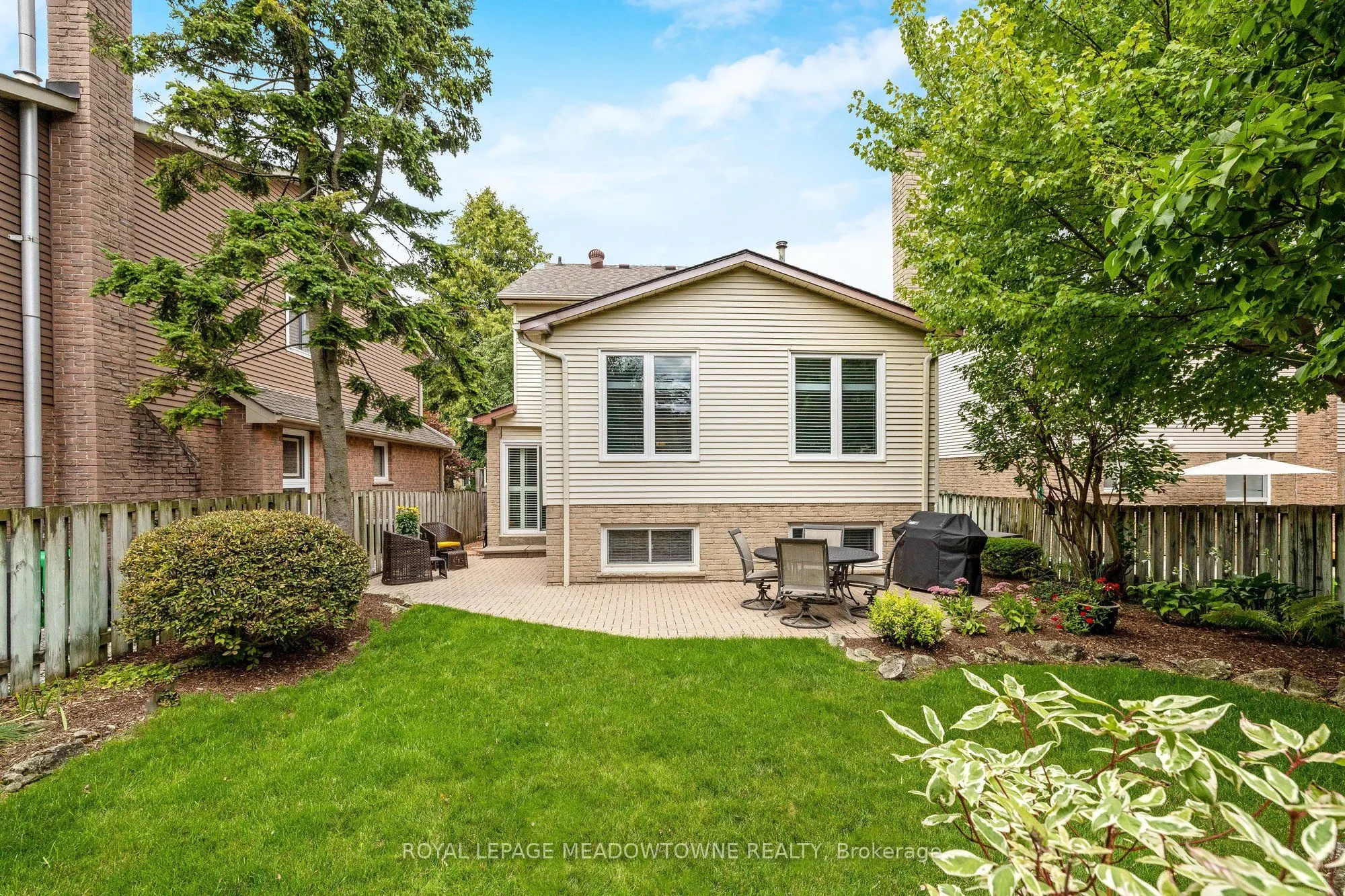 561 Hawthorne Crescent