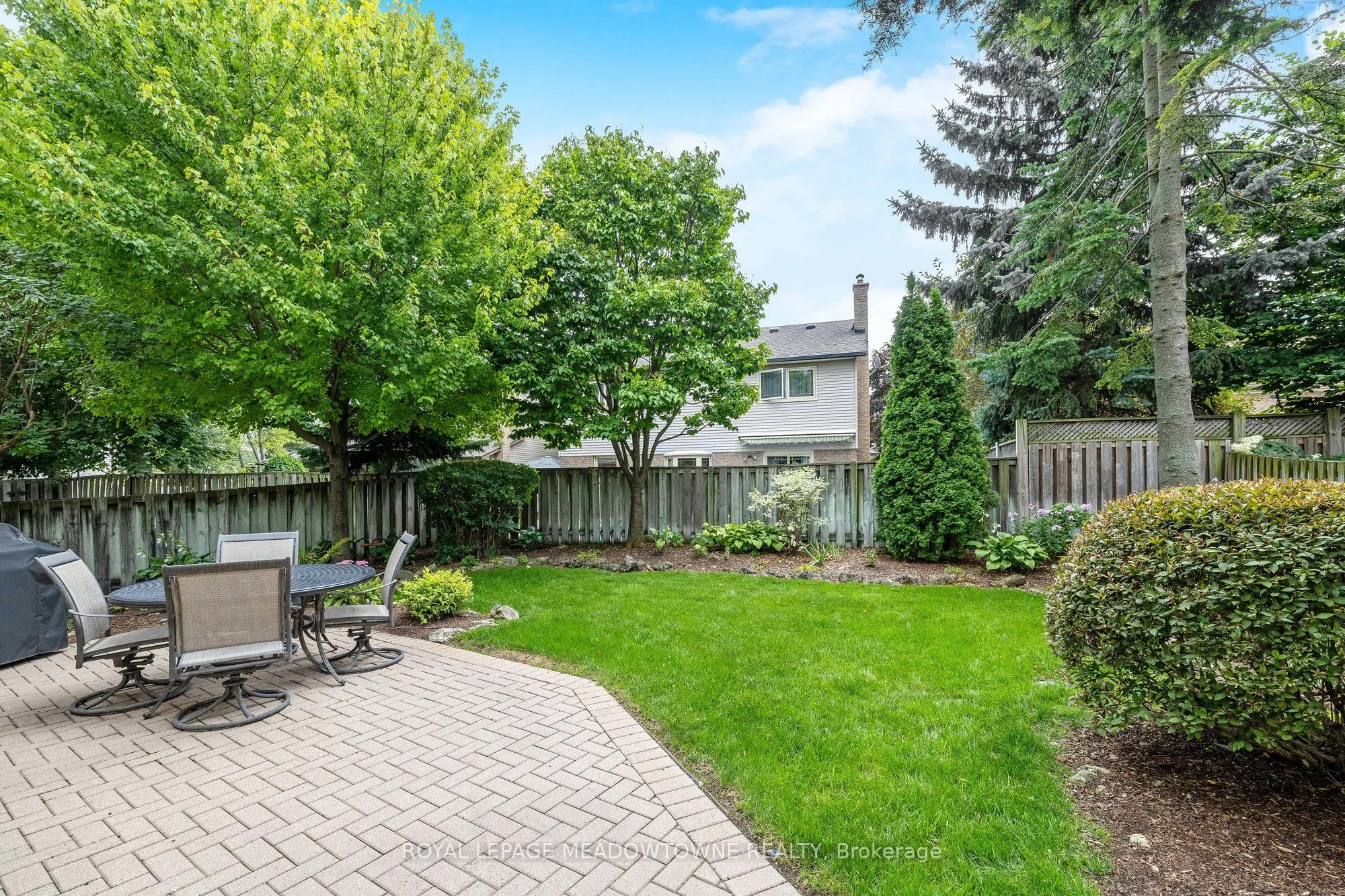 561 Hawthorne Crescent
