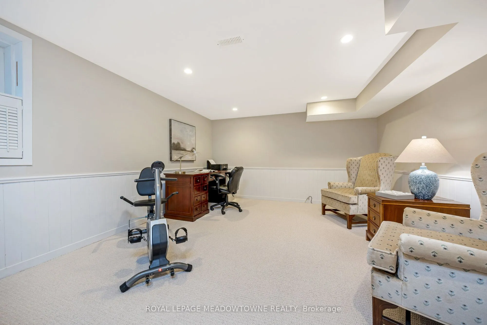 561 Hawthorne Crescent