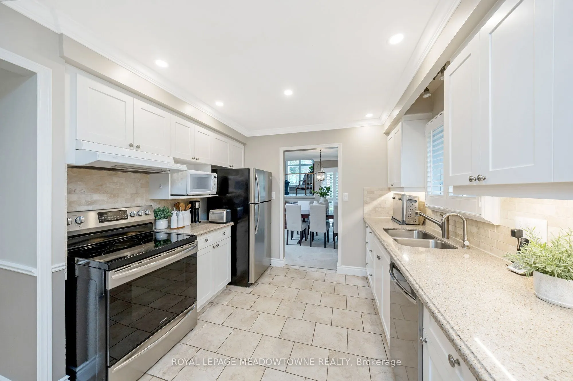 561 Hawthorne Crescent