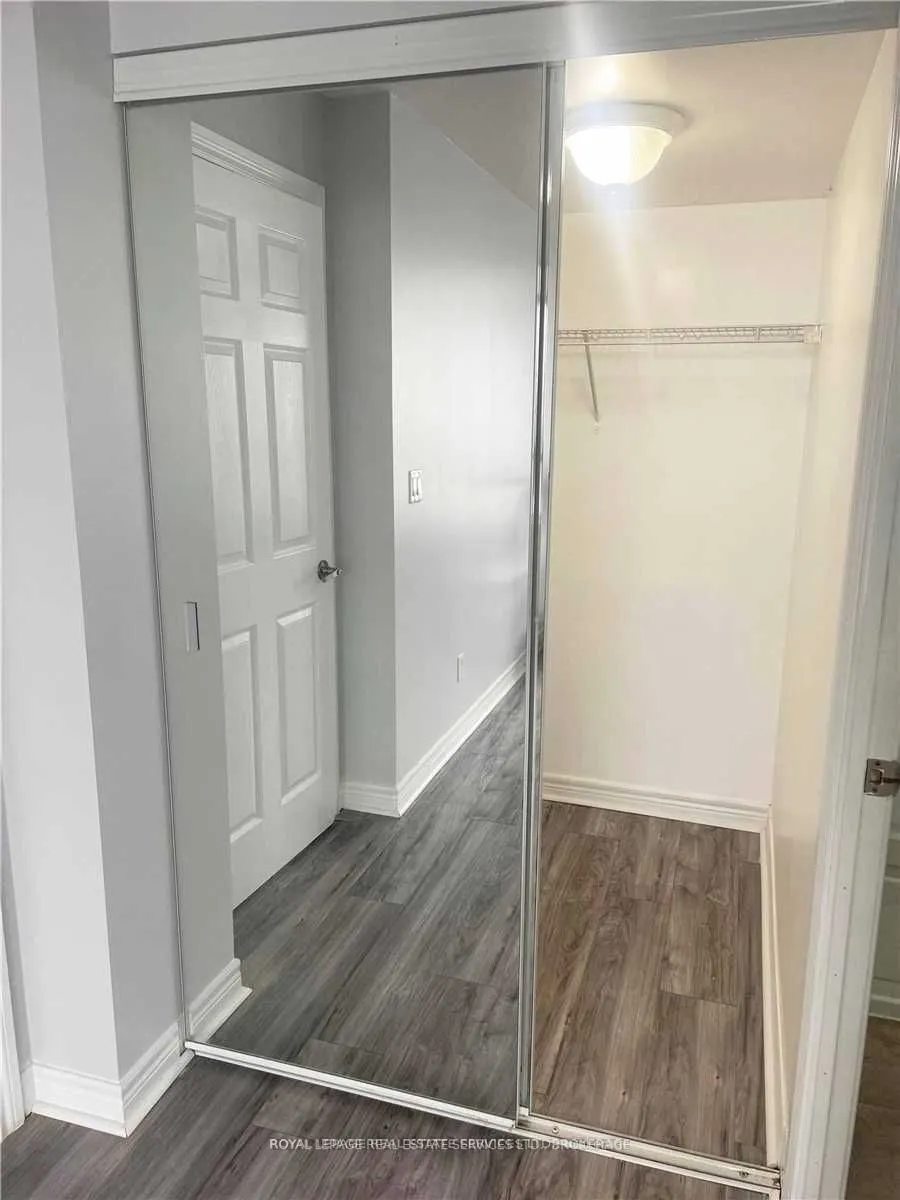 310 Burnhamthorpe Road W, #1910