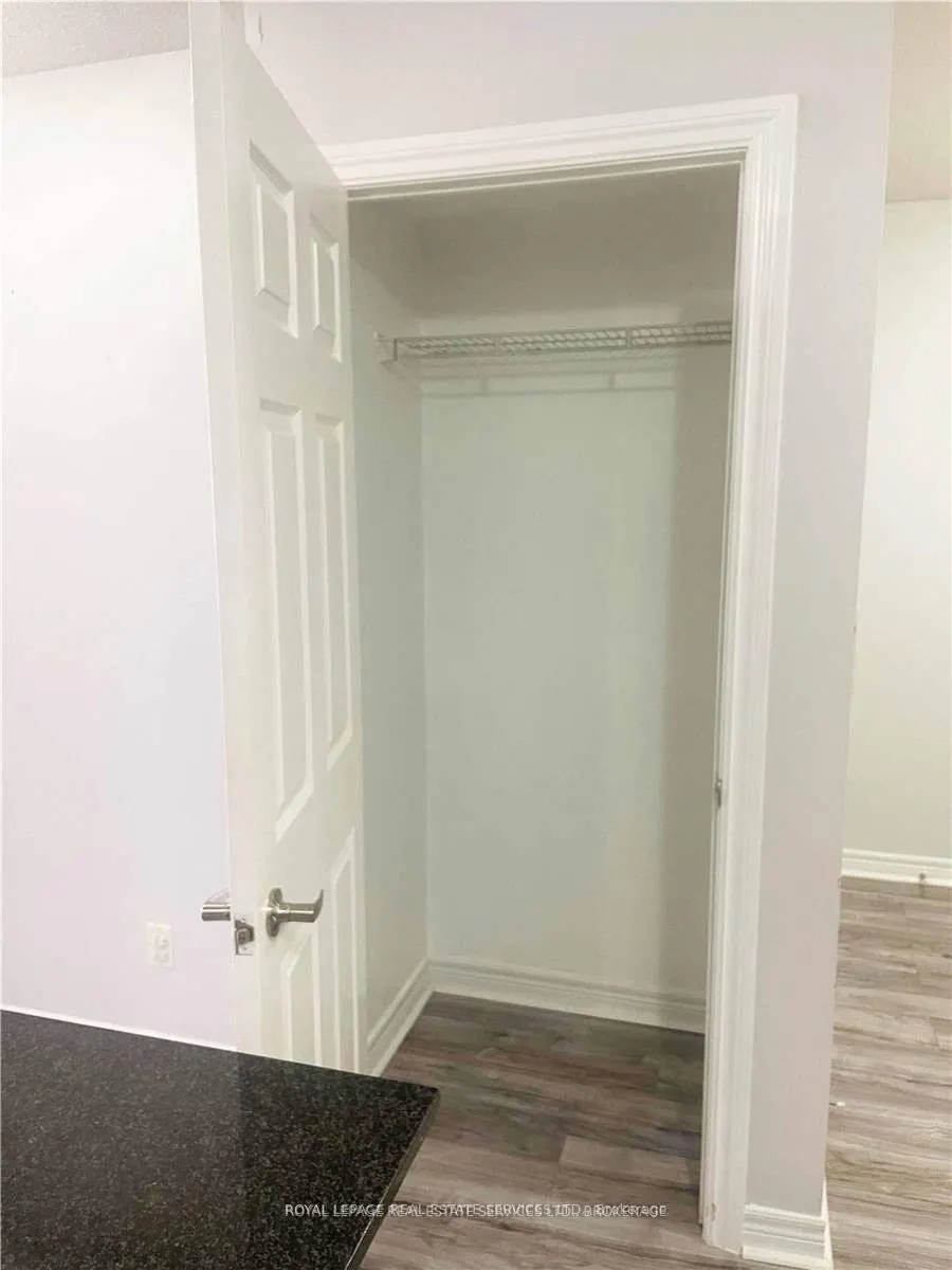 310 Burnhamthorpe Road W, #1910