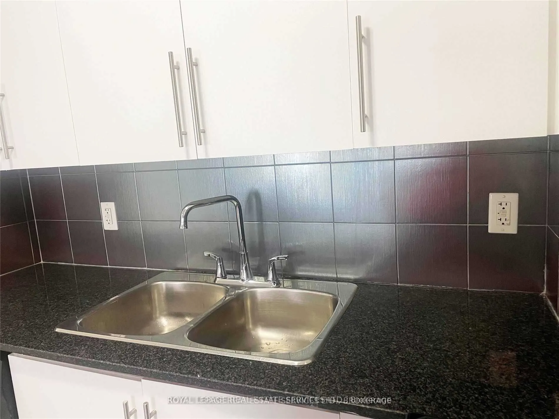 310 Burnhamthorpe Road W, #1910