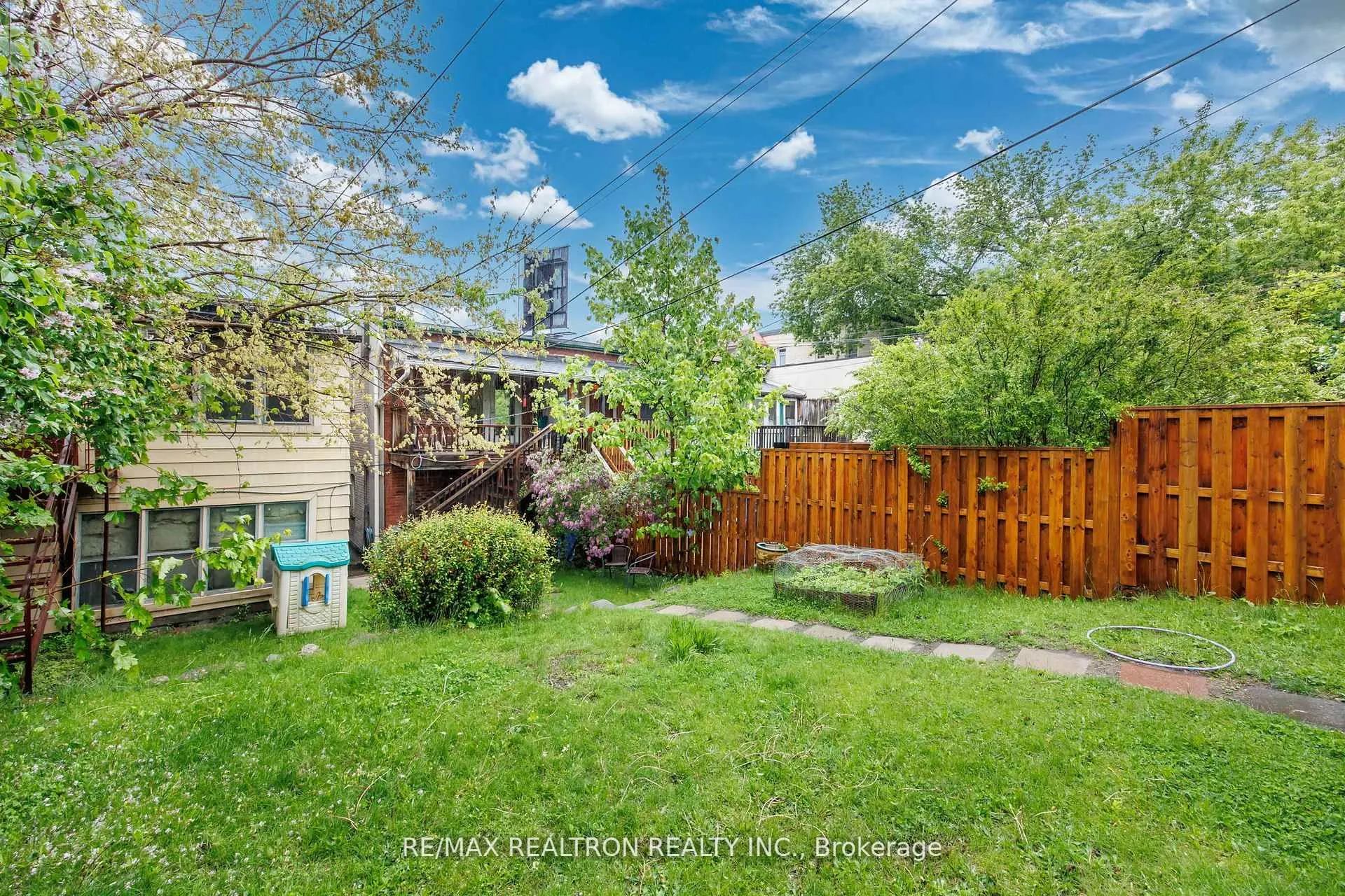 1611 Bloor Street W