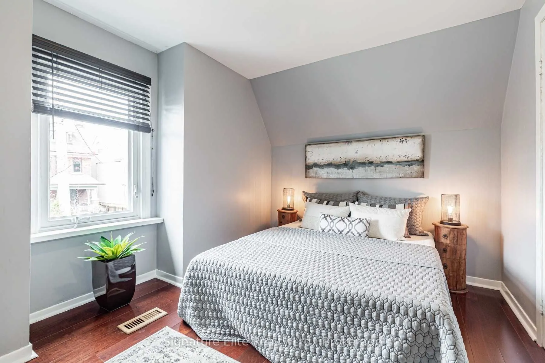 393 Westmoreland Avenue N, #Upper