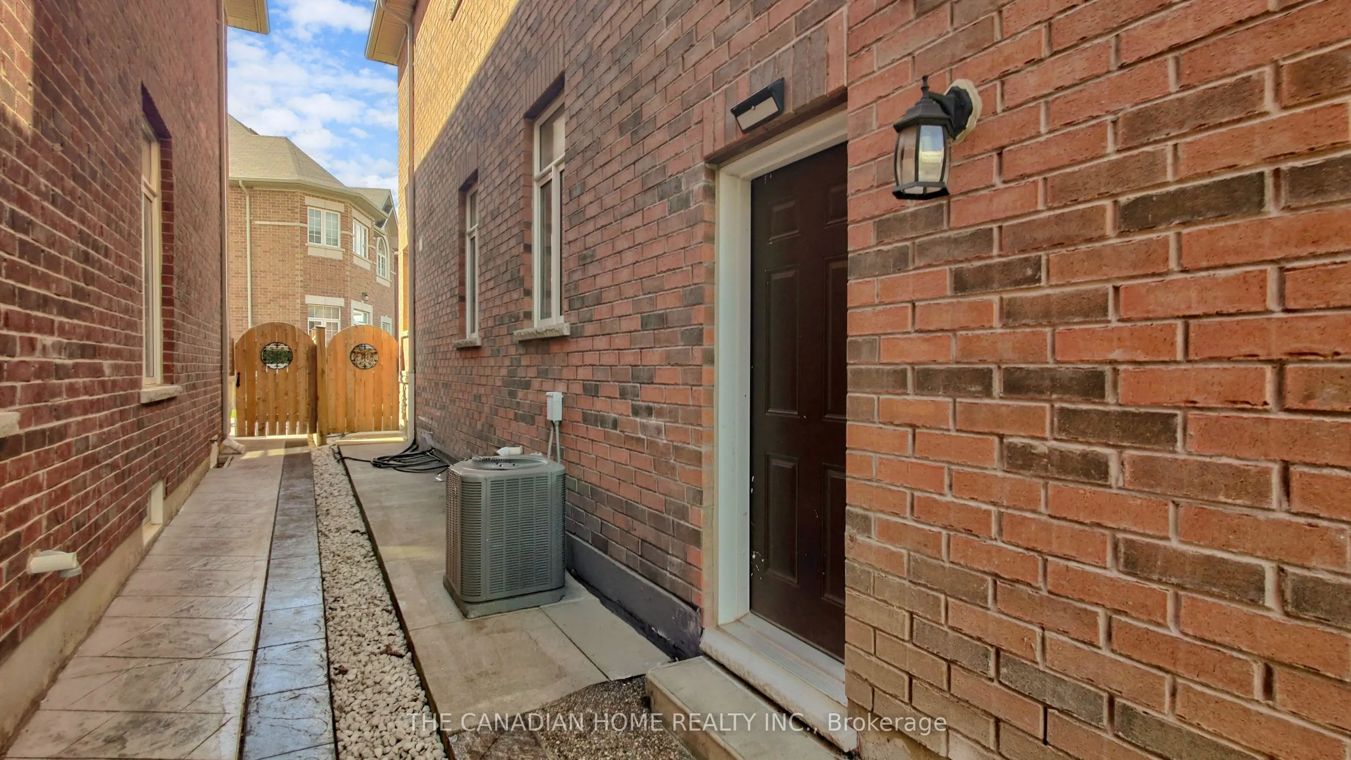 212 Niagara Trail