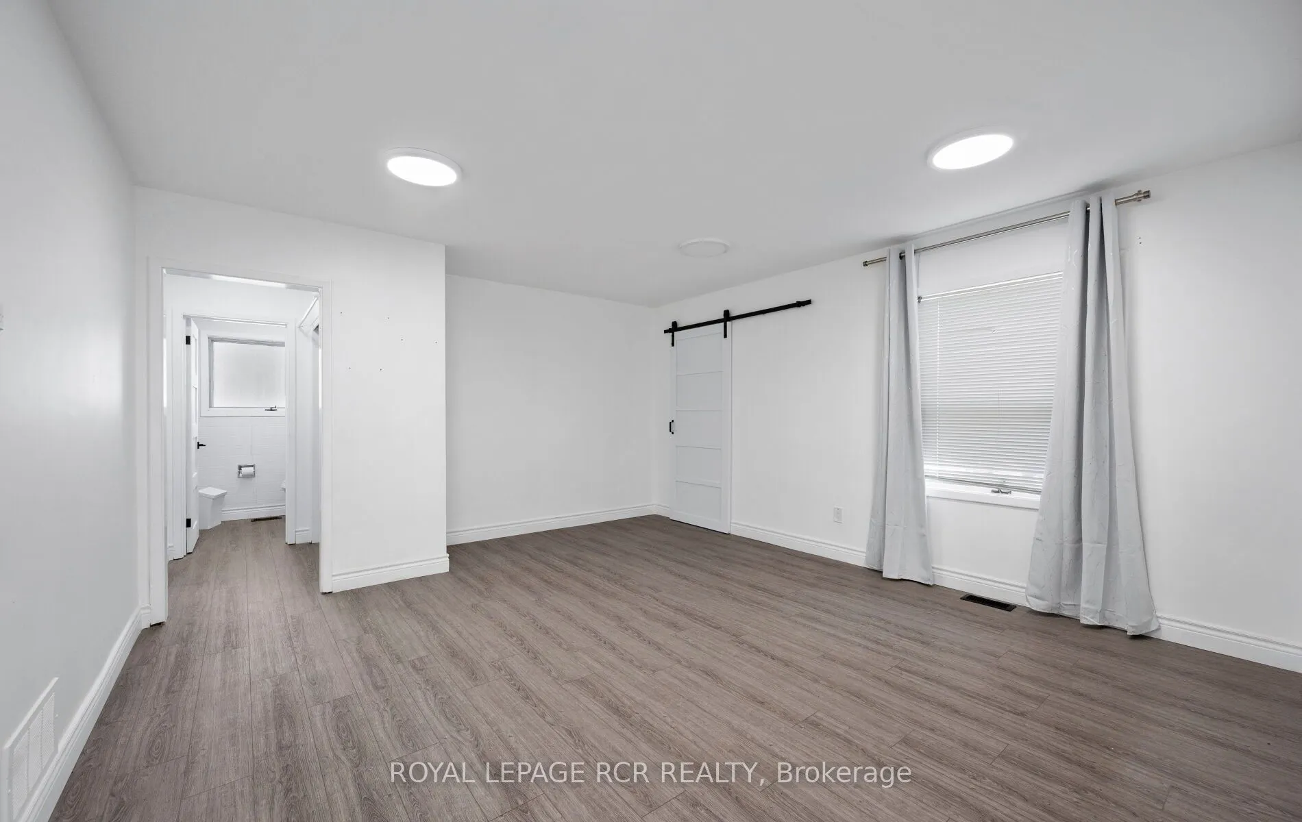 33 King Street W, #West Side Upper
