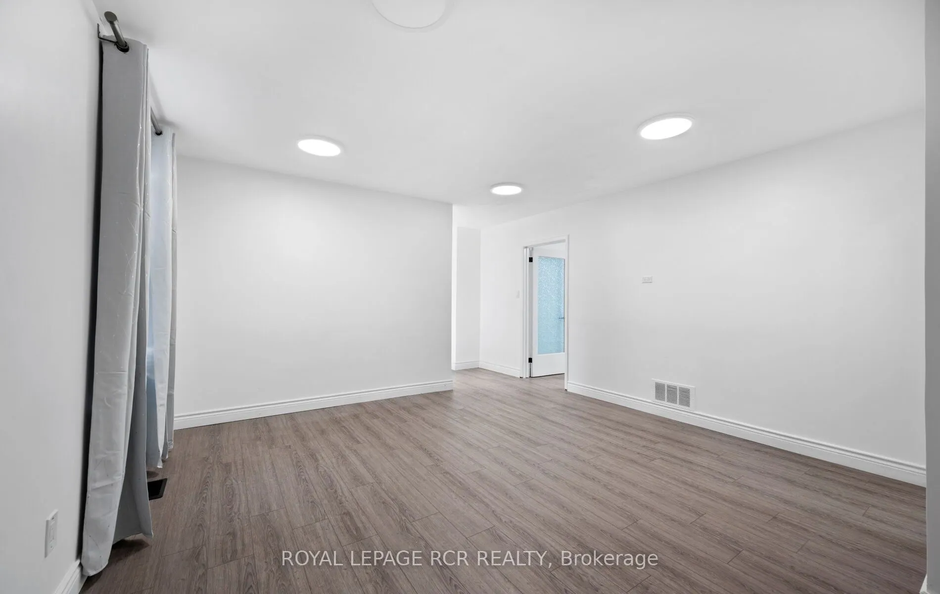 33 King Street W, #West Side Upper