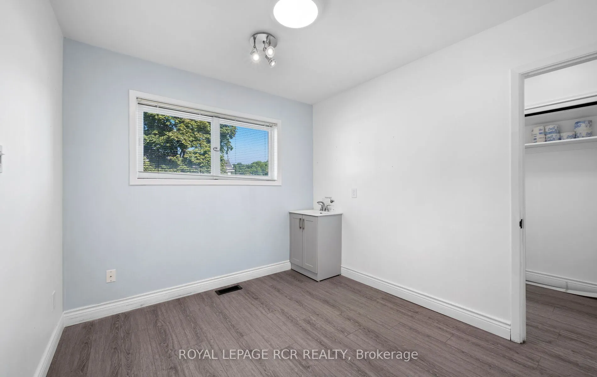 33 King Street W, #West Side Upper