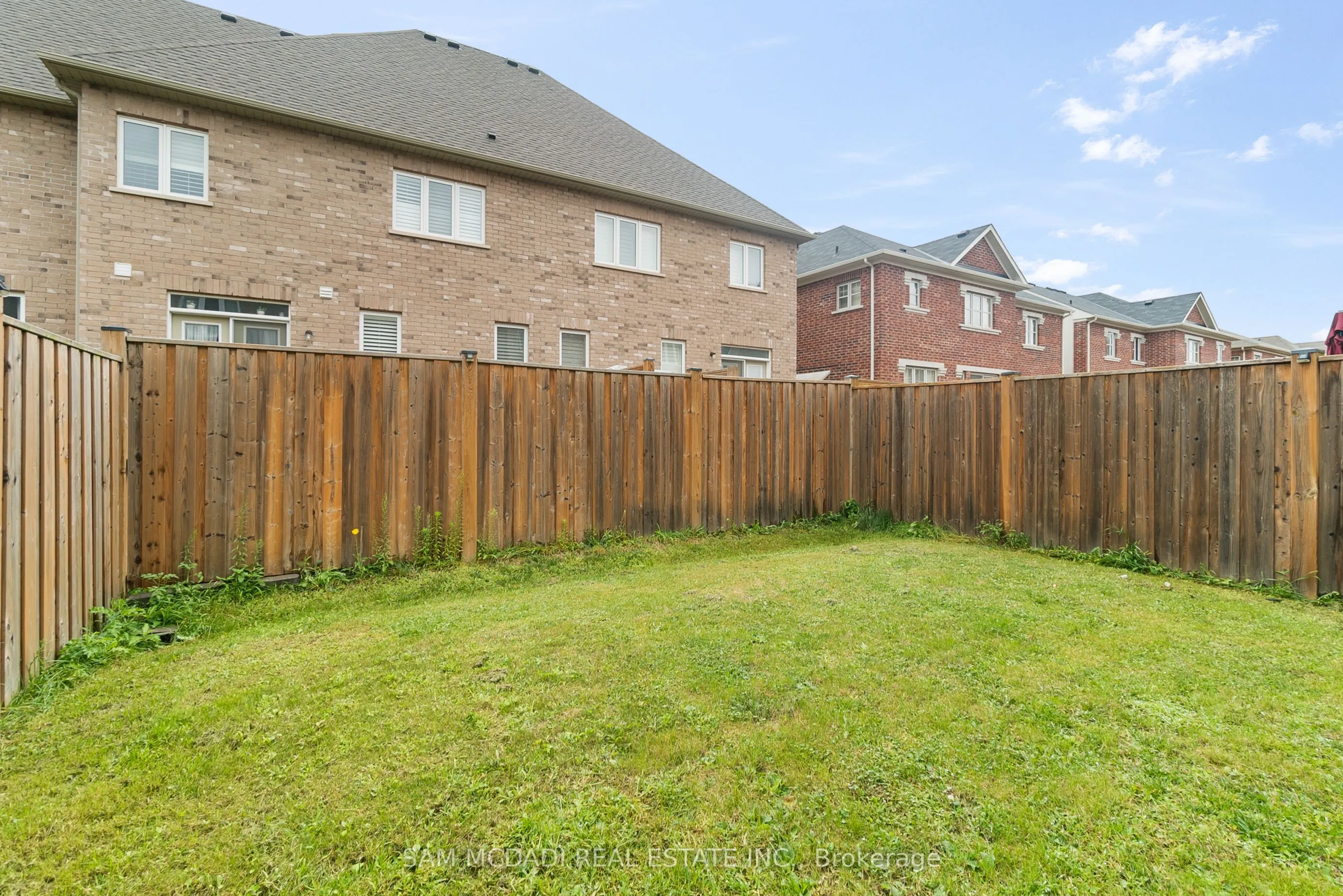 573 Settlers Road W
