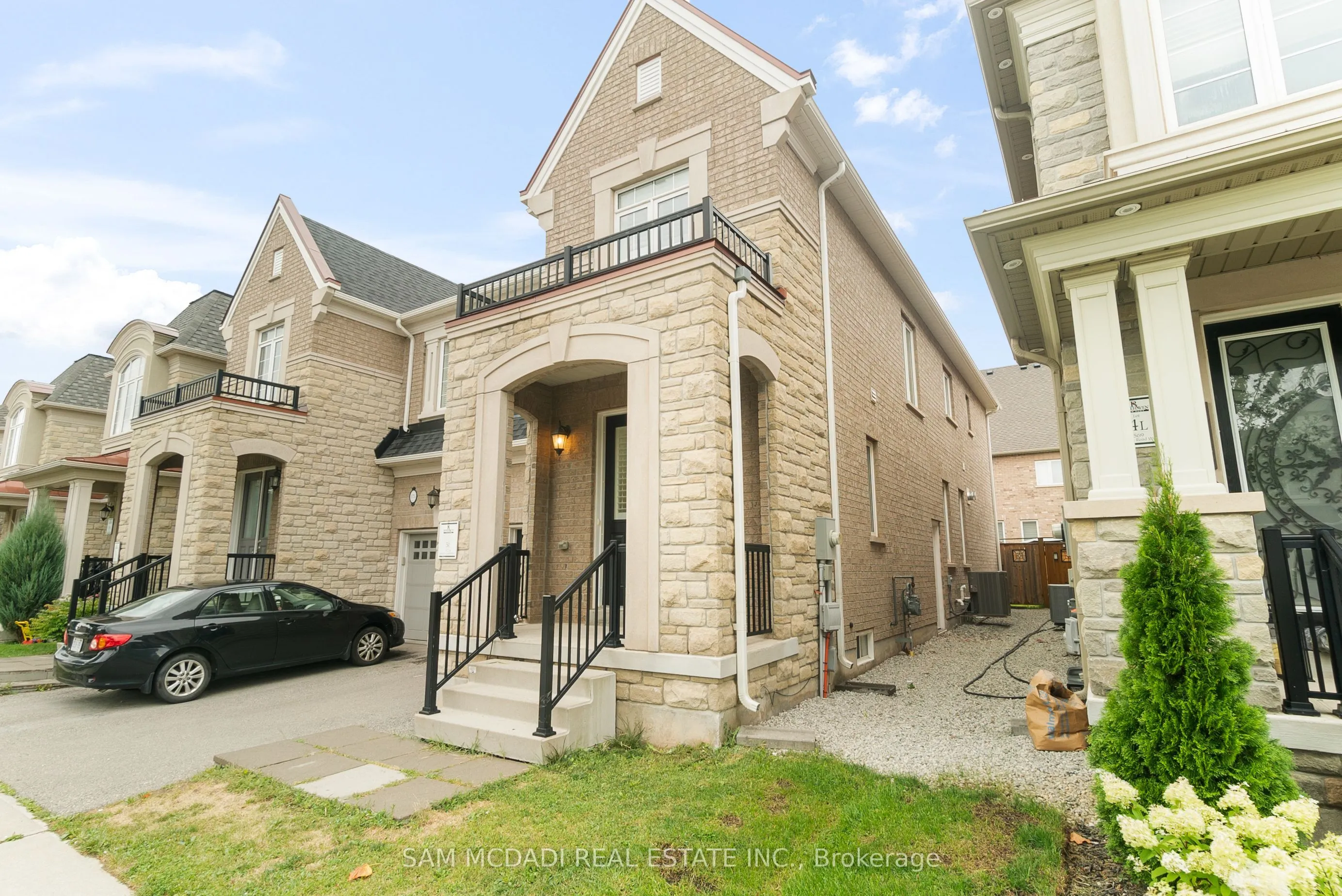 573 Settlers Road W