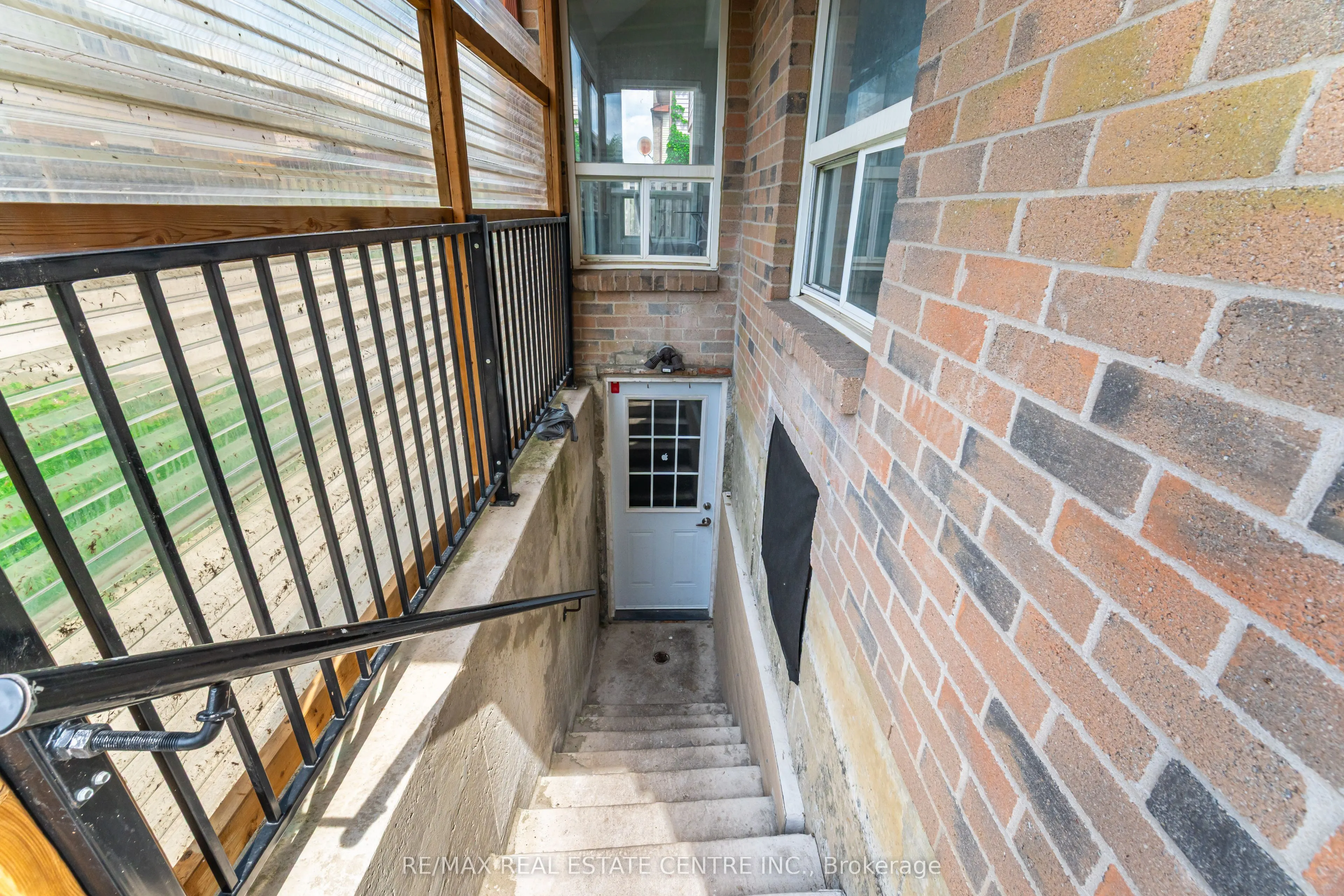 76 Moffatt Avenue