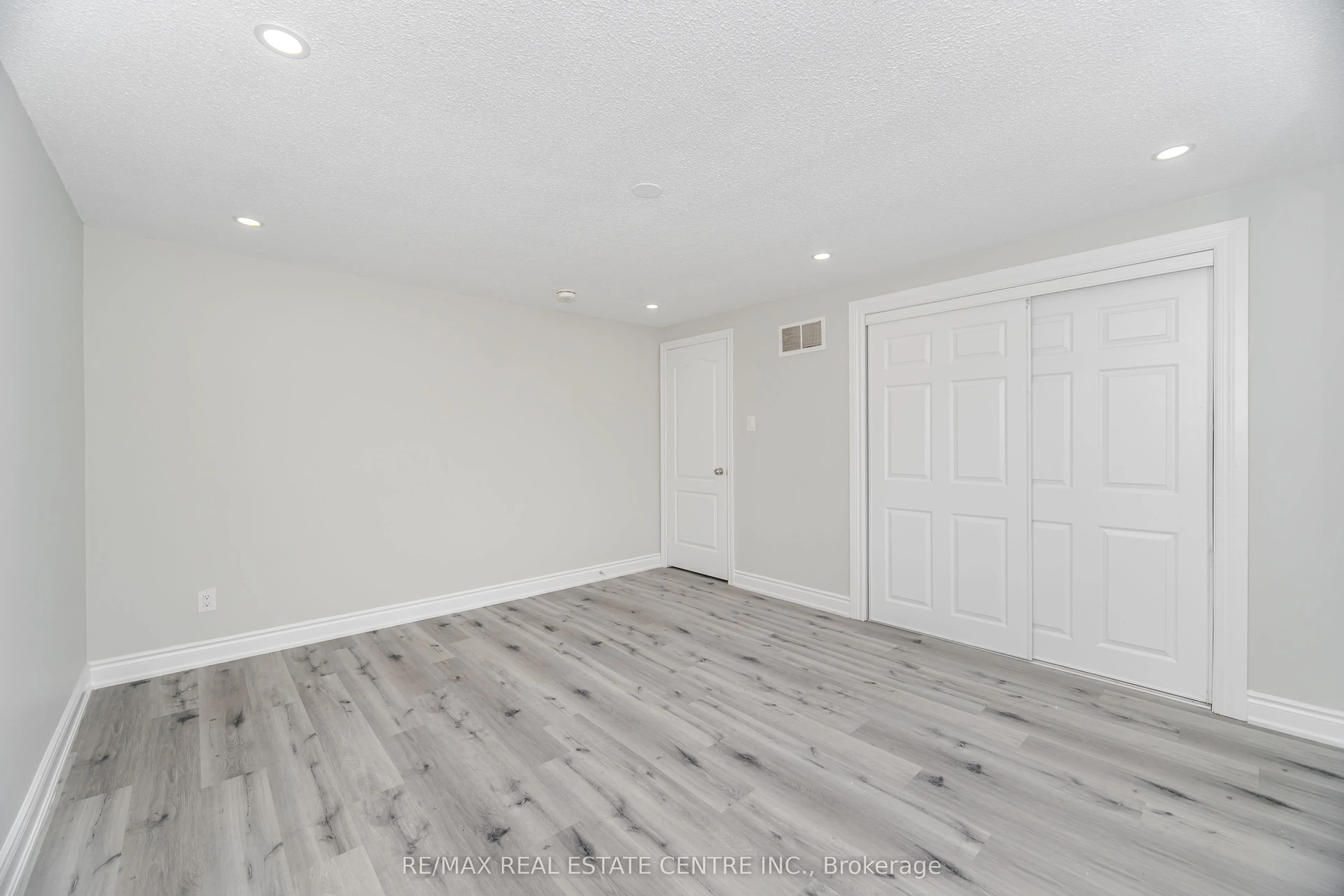 76 Moffatt Avenue