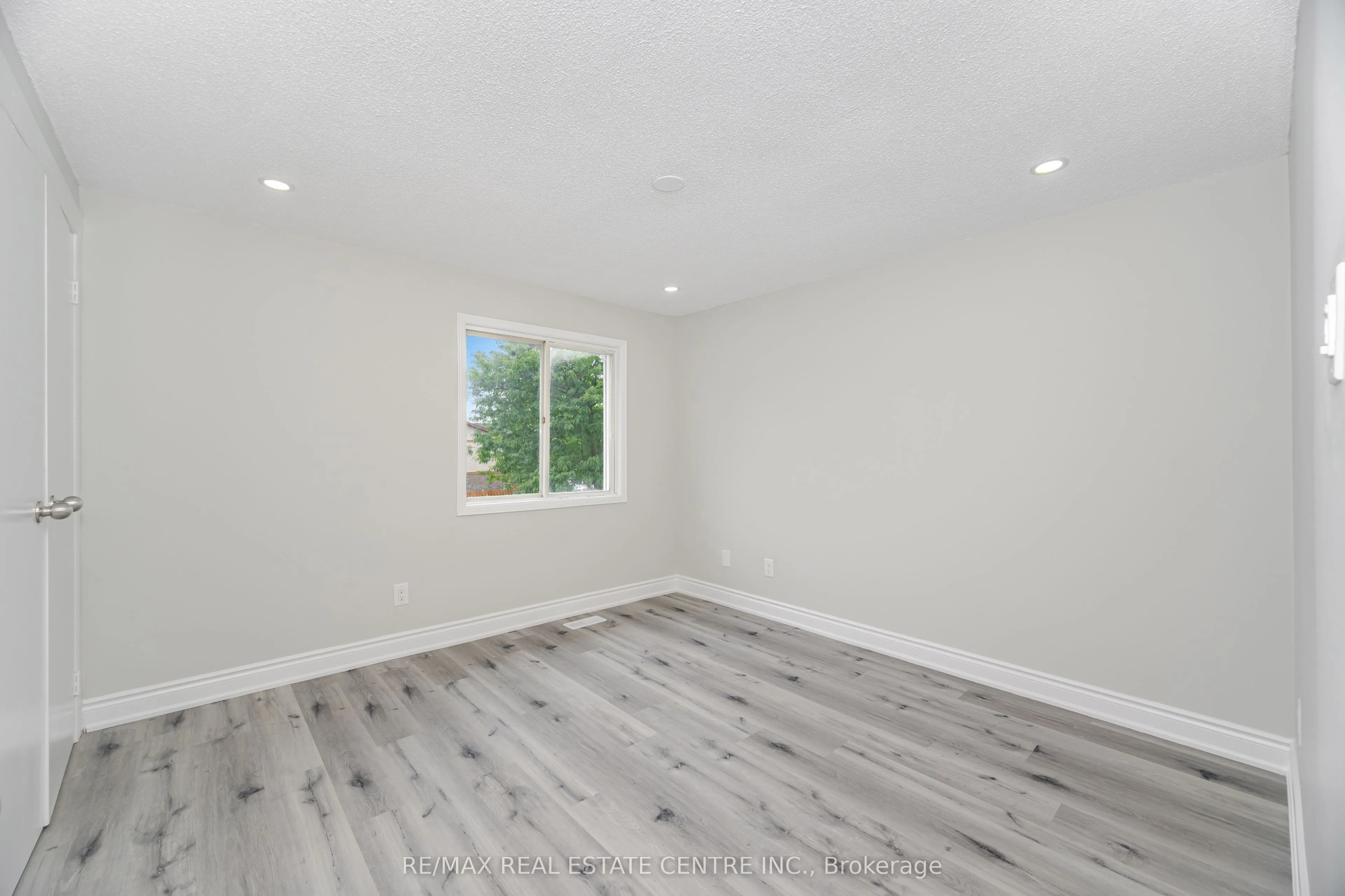 76 Moffatt Avenue