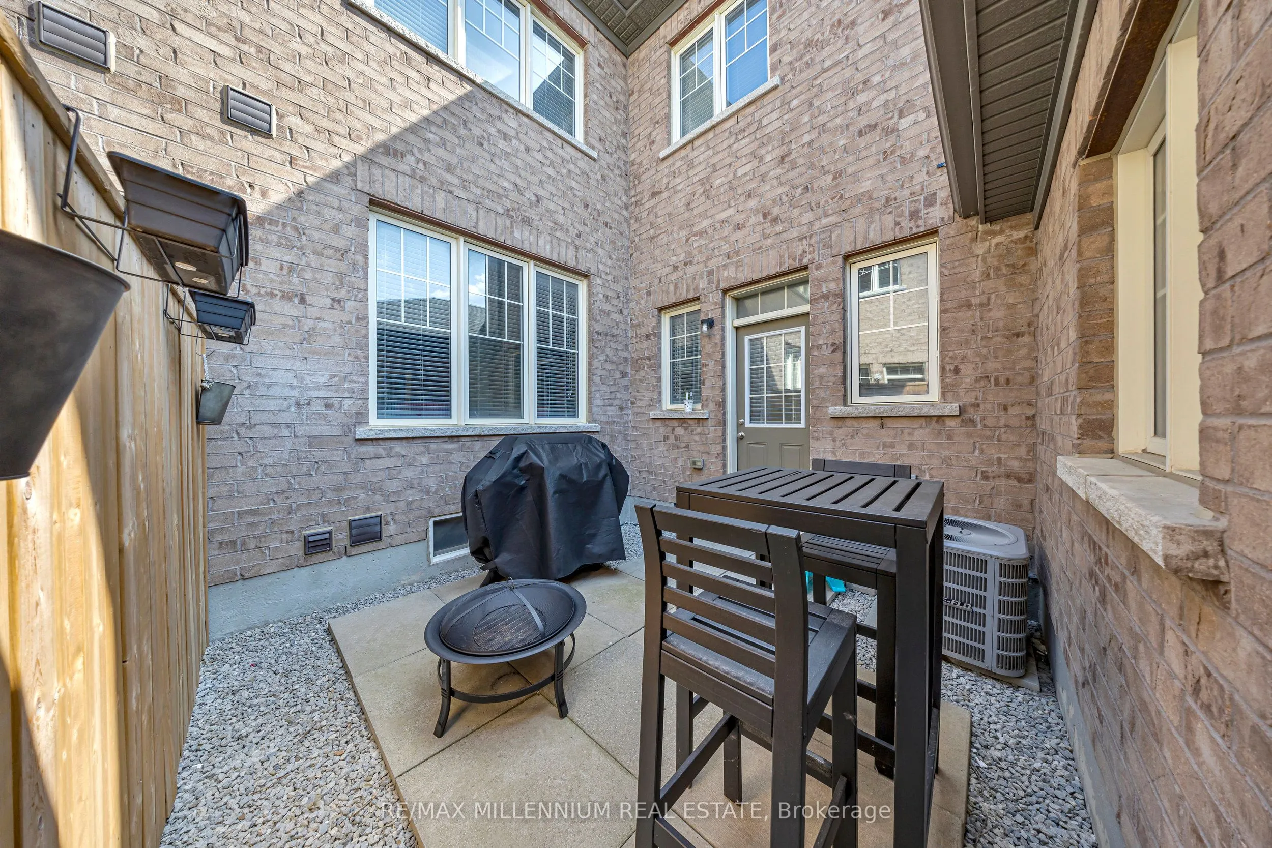 86 Saint Dennis Road