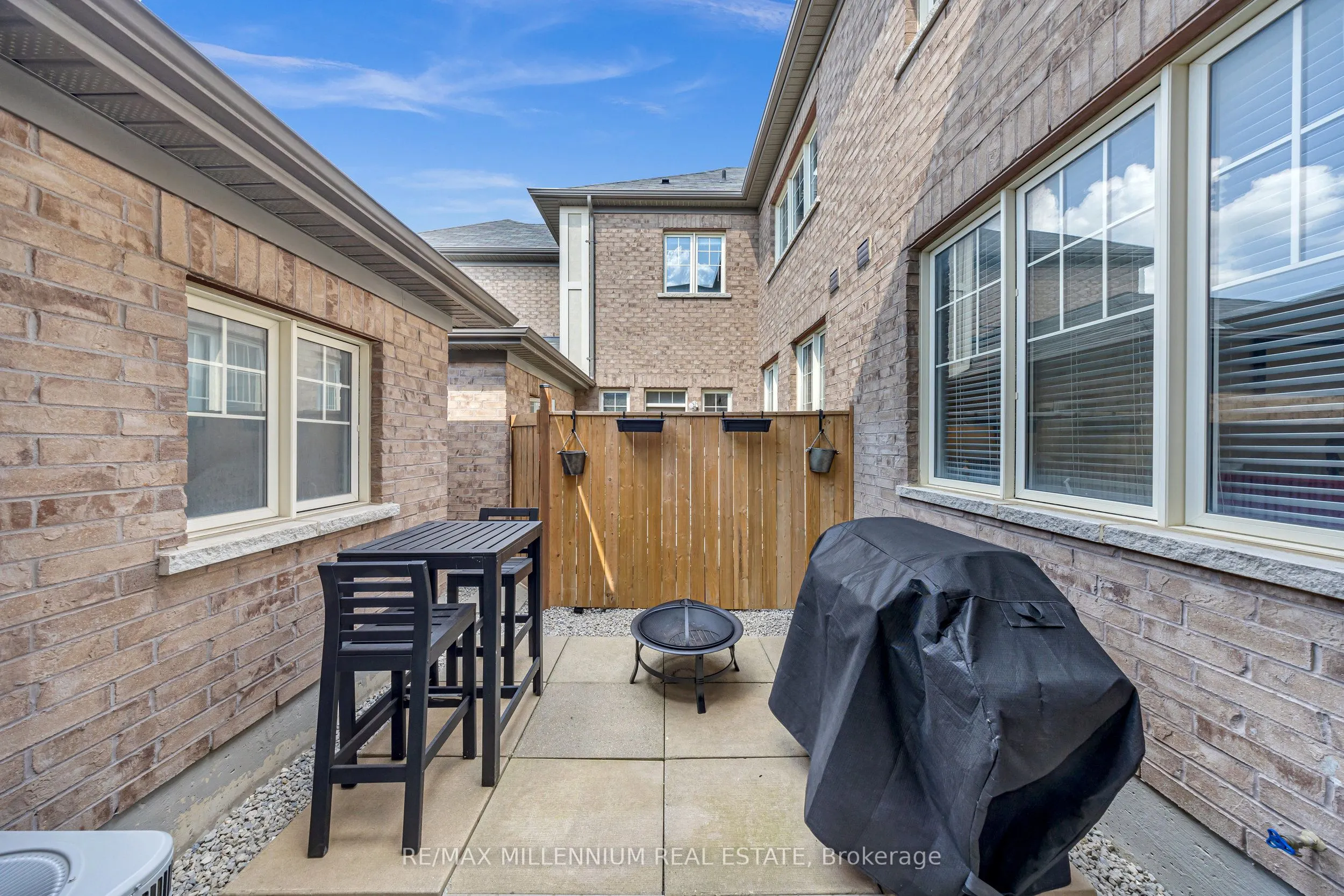 86 Saint Dennis Road