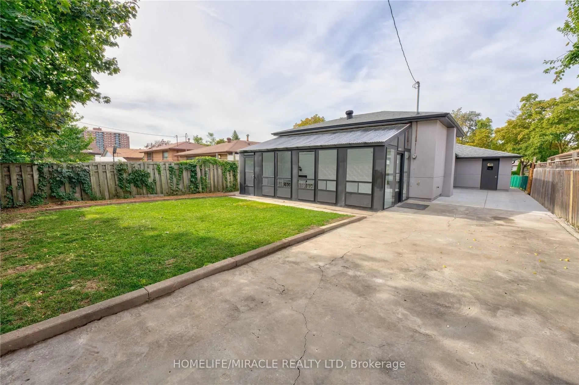 85 Silverstone Drive, #upper