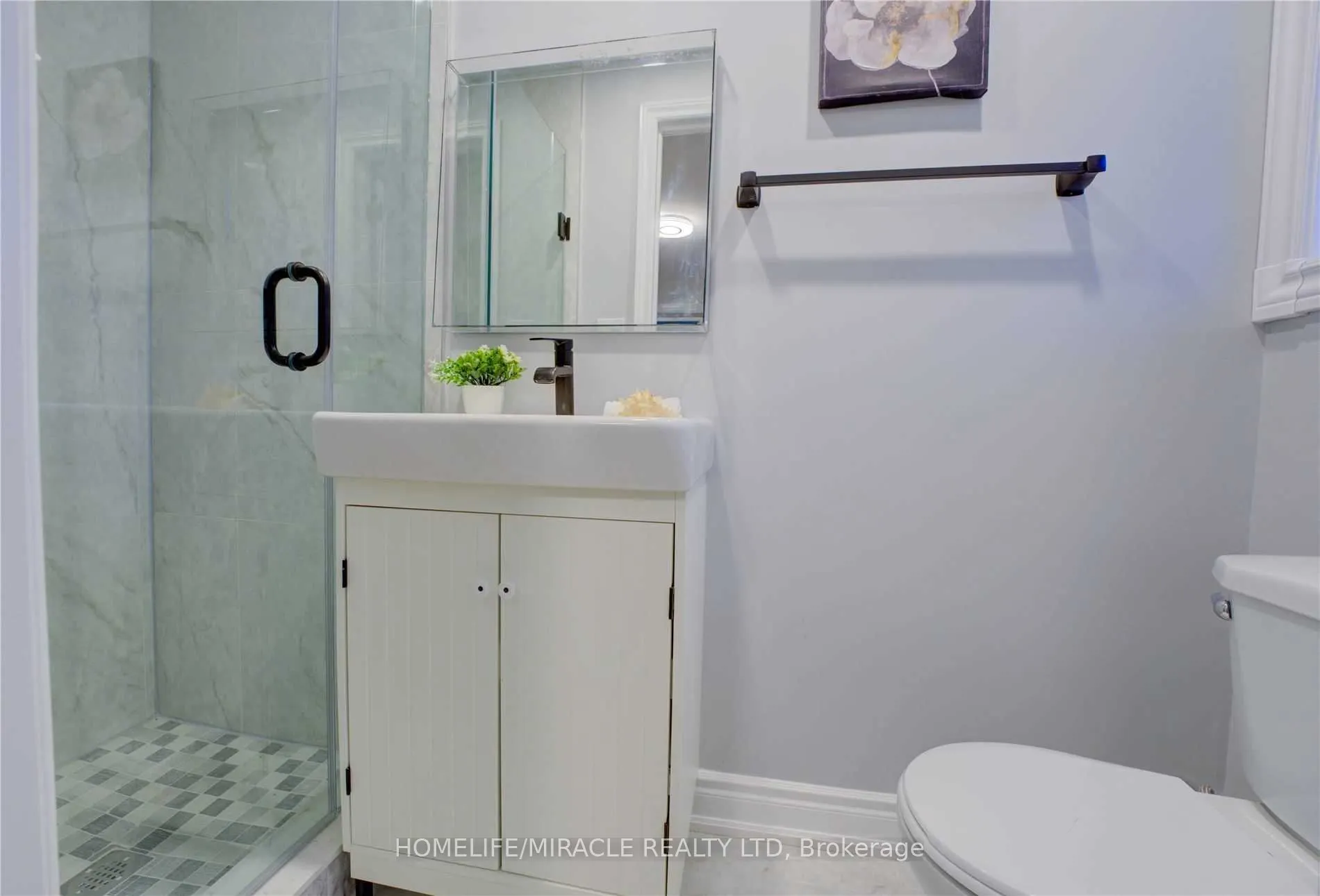 85 Silverstone Drive, #upper