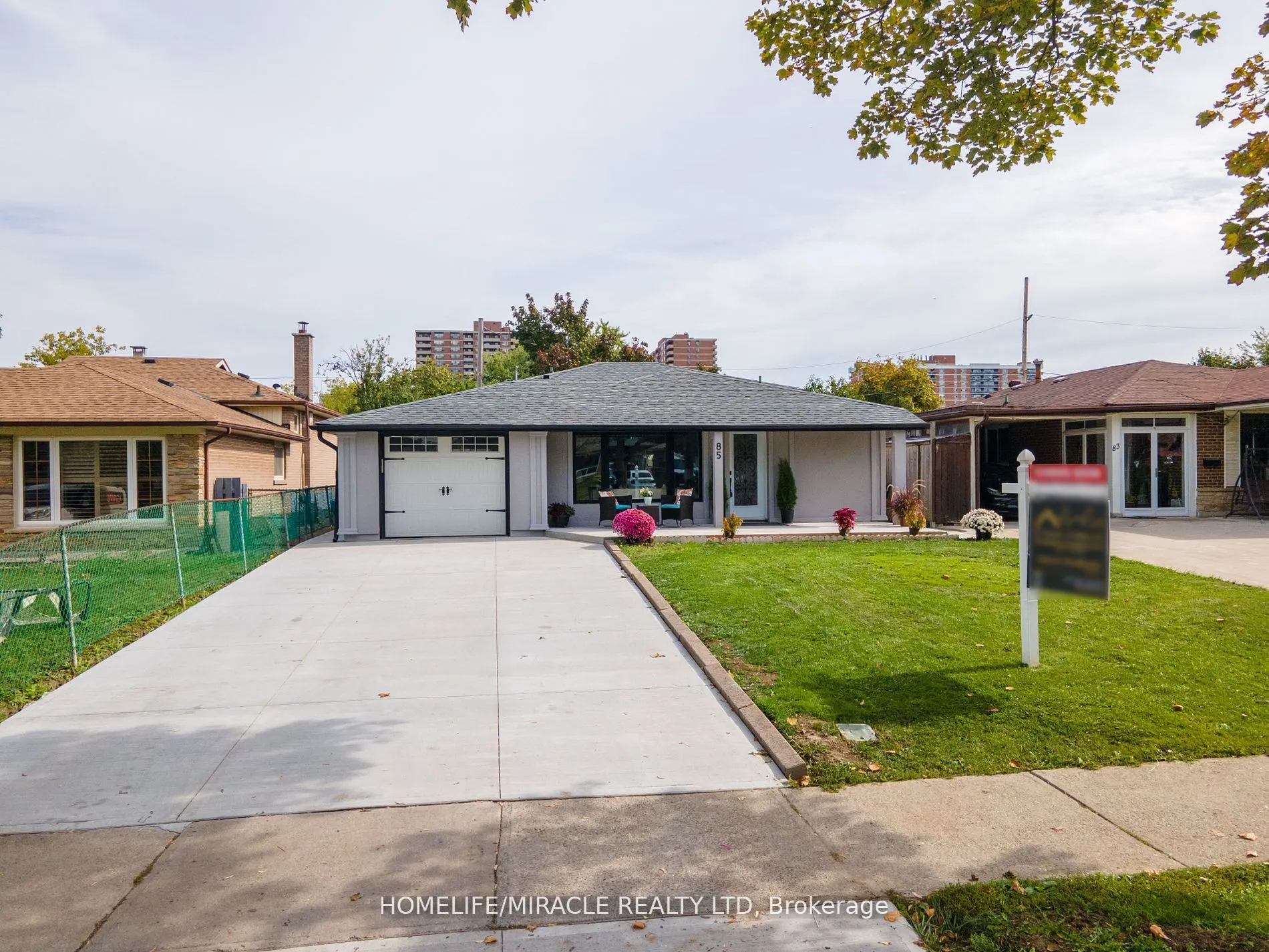 85 Silverstone Drive, #upper